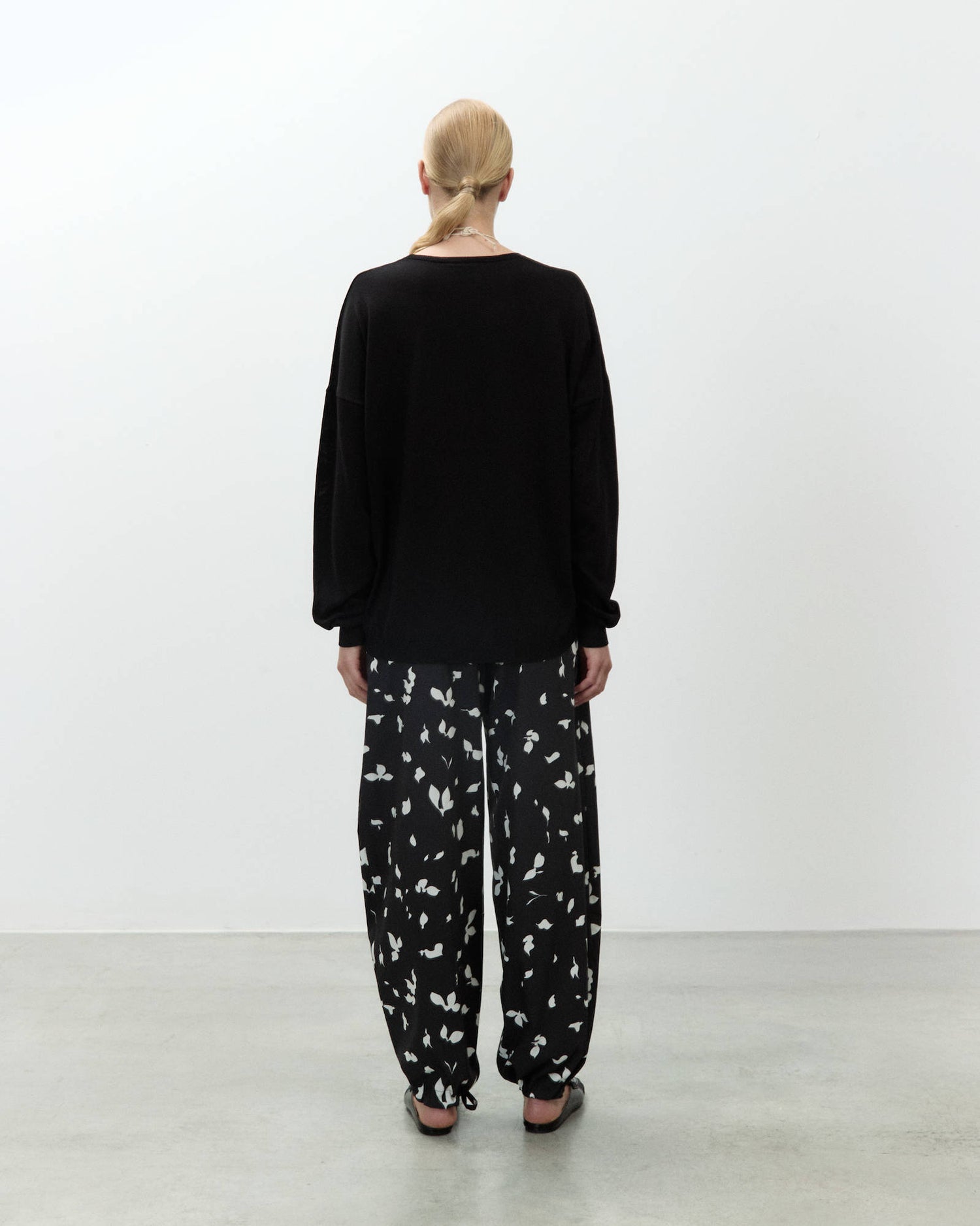 OVERSIZED KNIT SWEATER