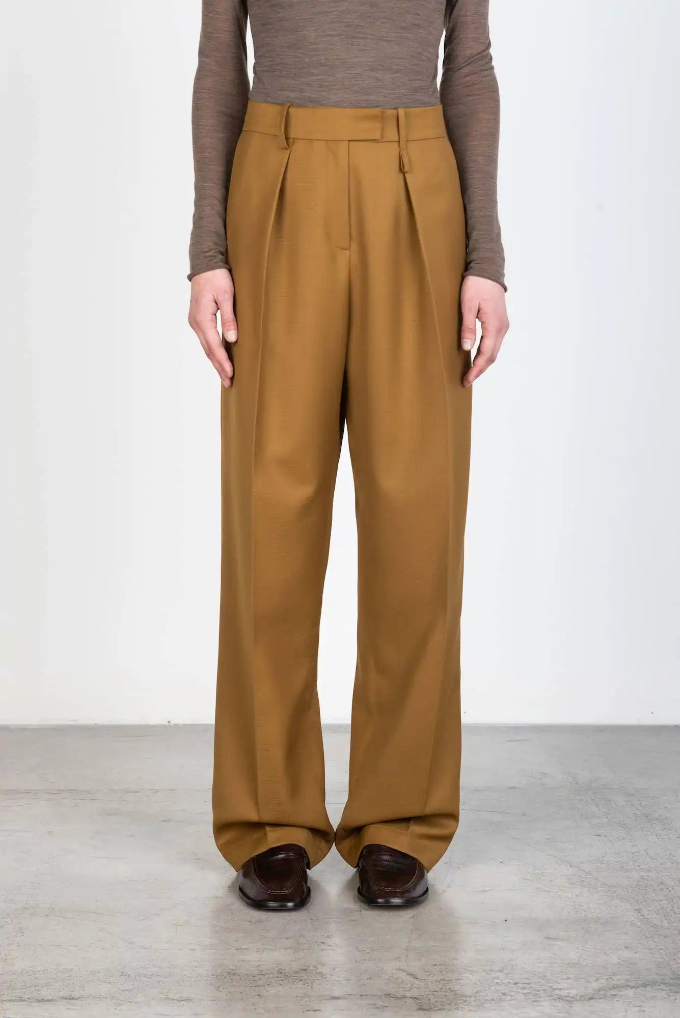 TAILORED TROUSERS WITH PLEATS