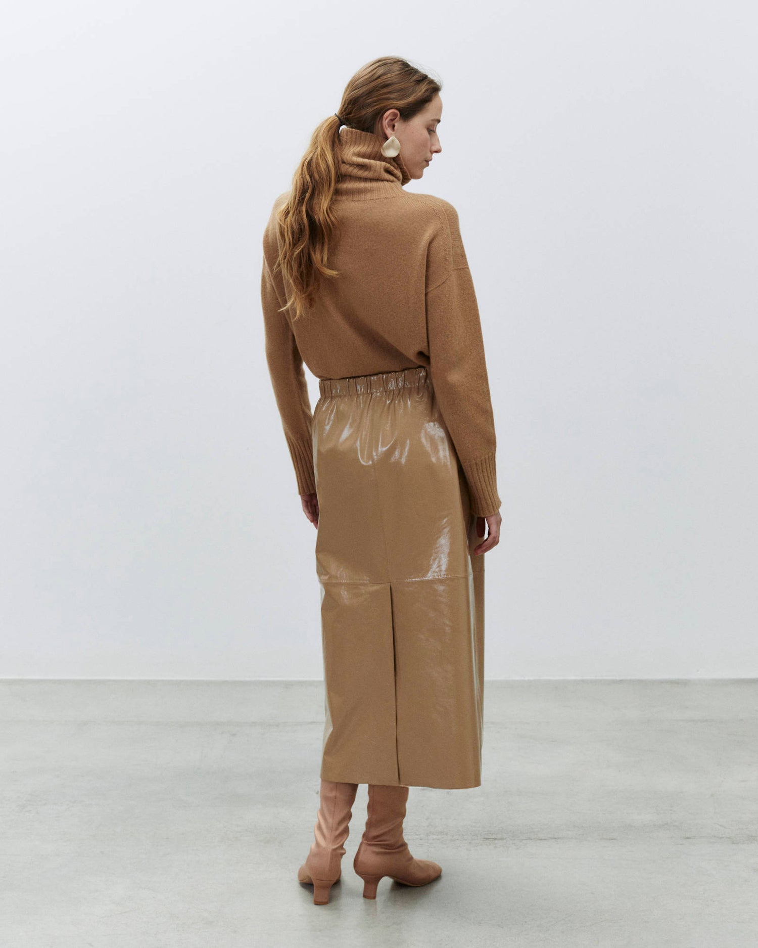 PATENT LEATHER MIDI SKIRT