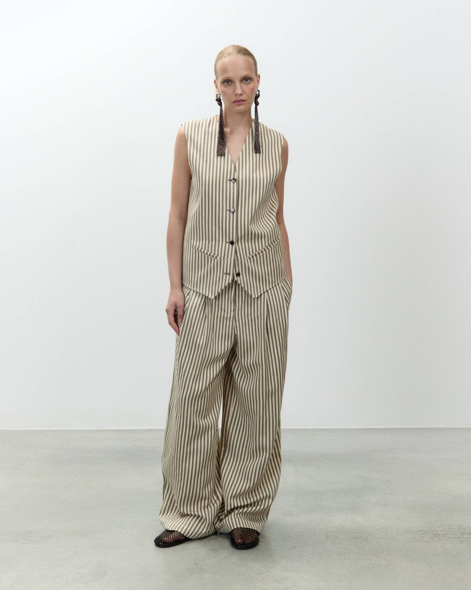 STRIPED TROUSERS WITH PLEATS