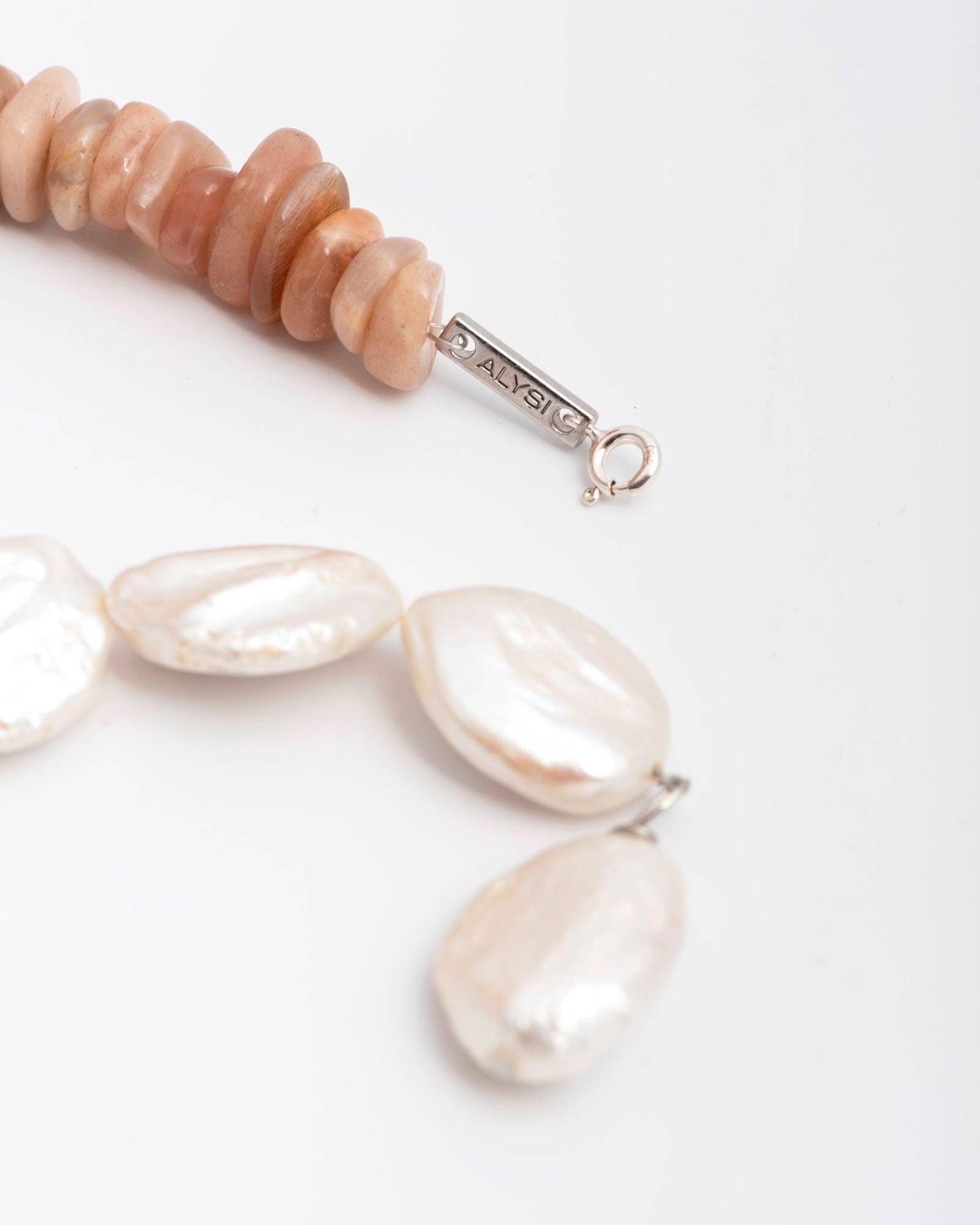 ADJUSTABLE STONE NECKLACE