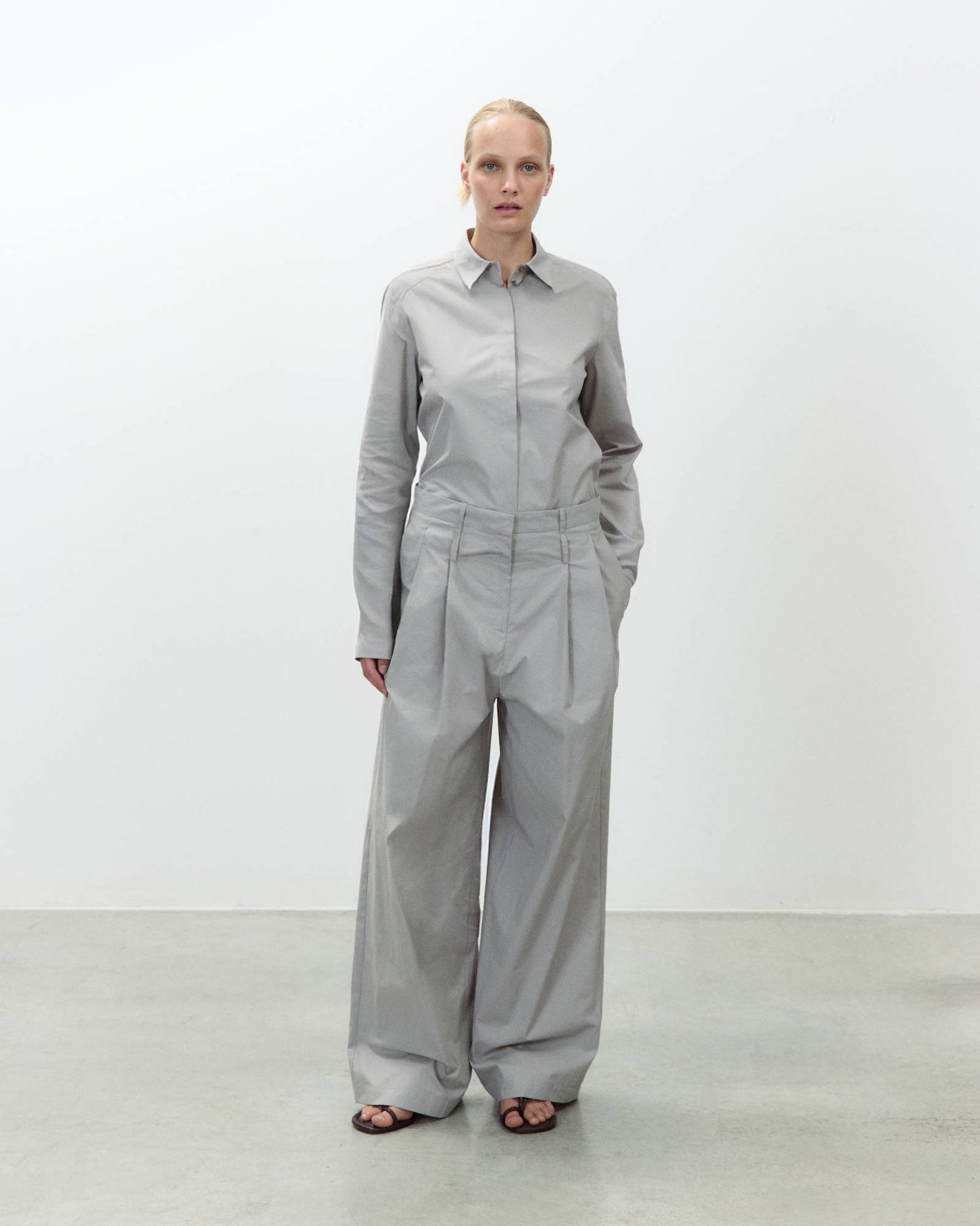 POPLIN TROUSERS WITH PLEATS