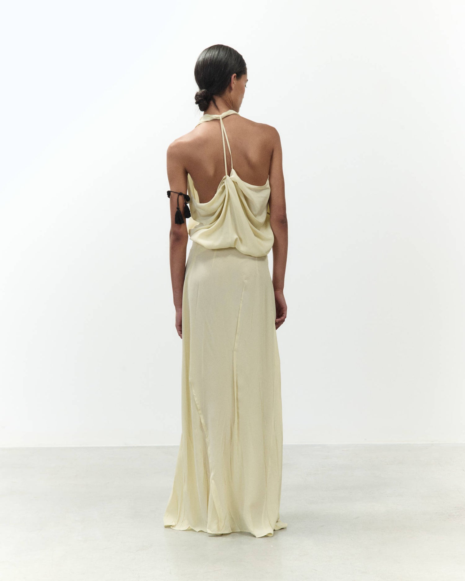 BACKLESS SILK TOP
