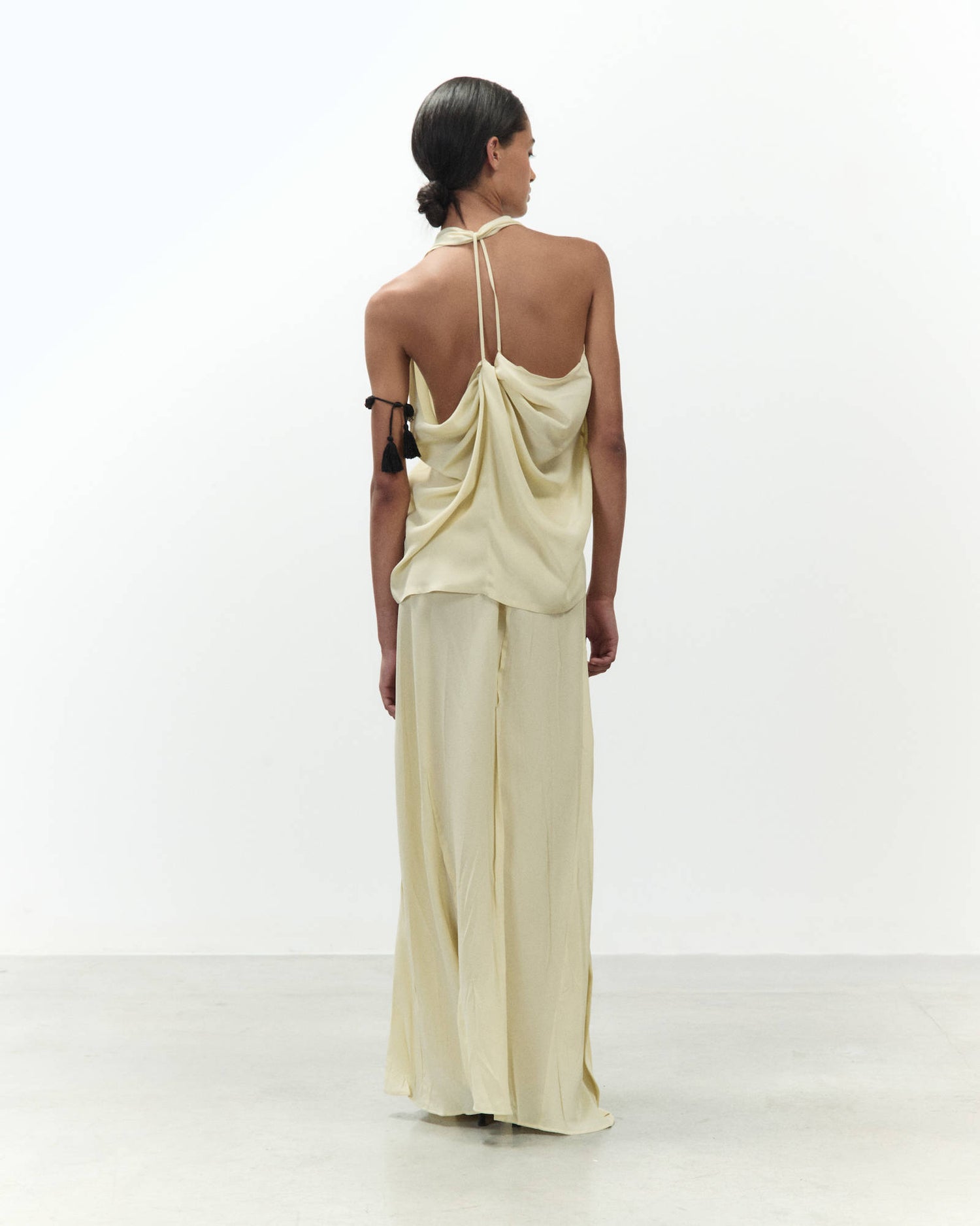 BACKLESS SILK TOP