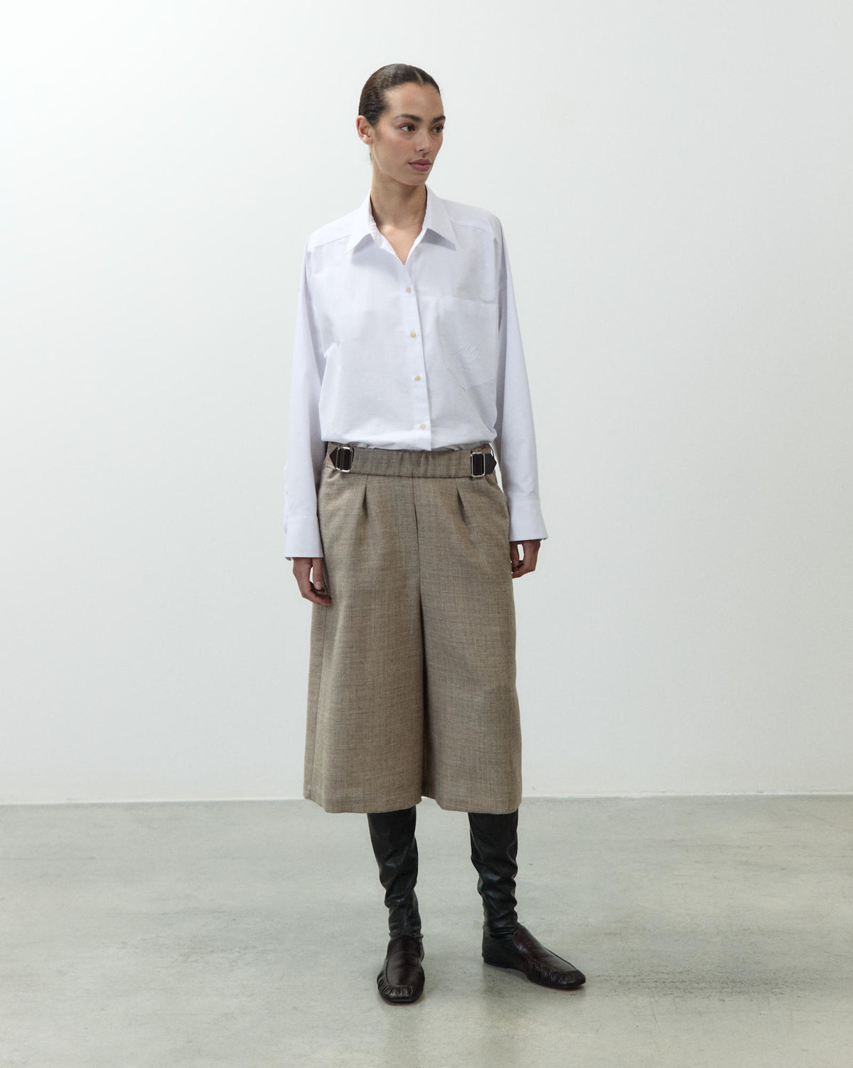 BERMUDA SHORTS WITH LEATHER BELT