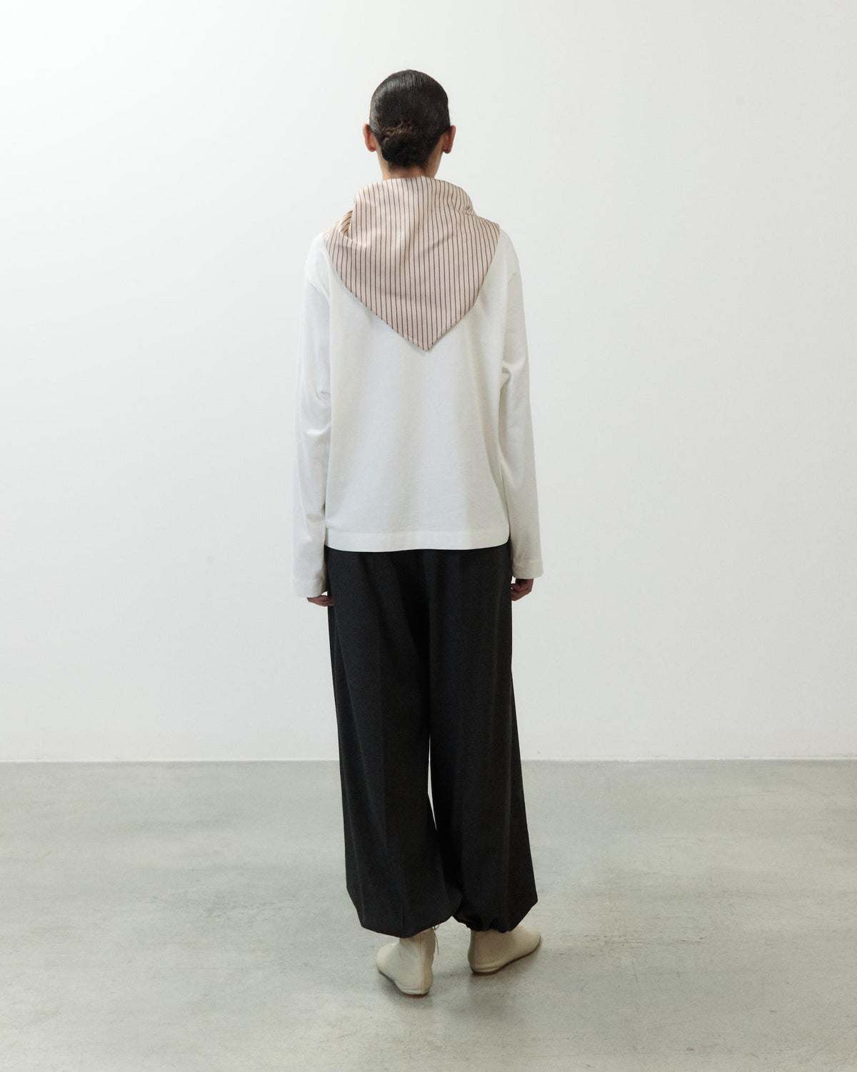 T-SHIRT WITH SCARF