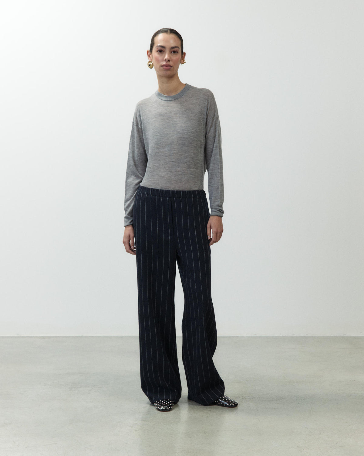 FINE KNIT CREW NECK SWEATER