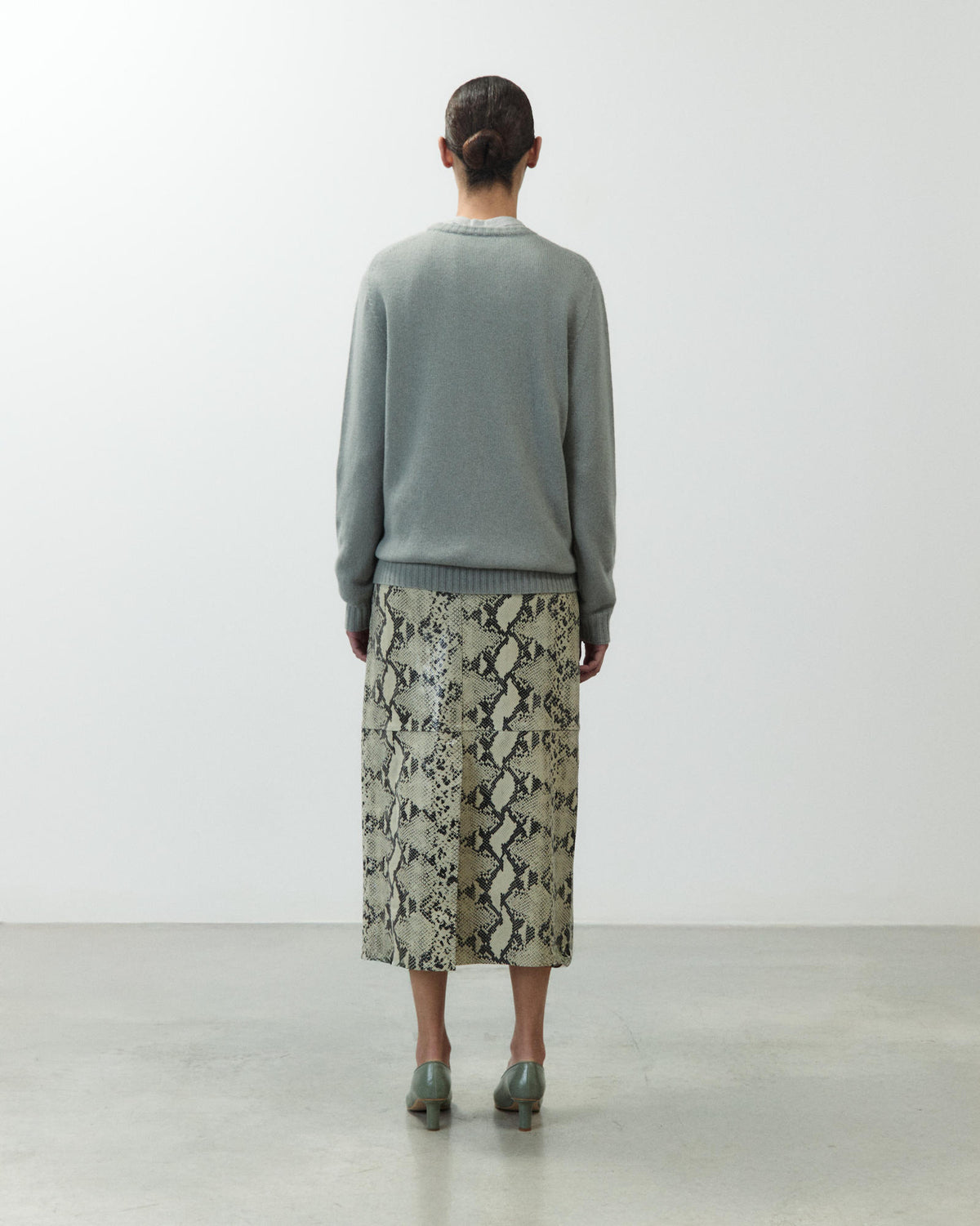 CASHMERE CREW NECK SWEATER