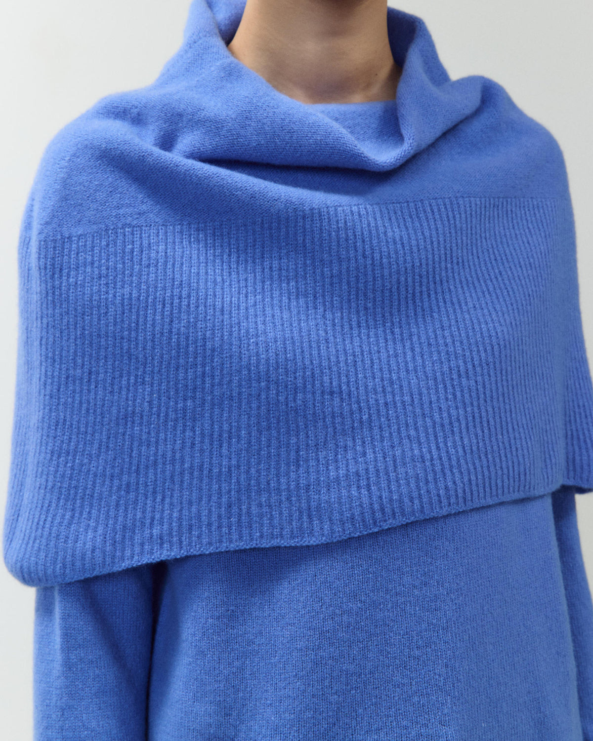 TURTLENECK SWEATER