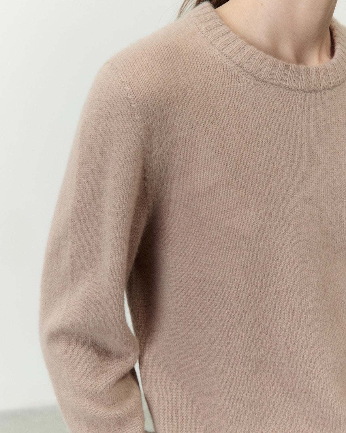 CASHMERE CREW NECK SWEATER