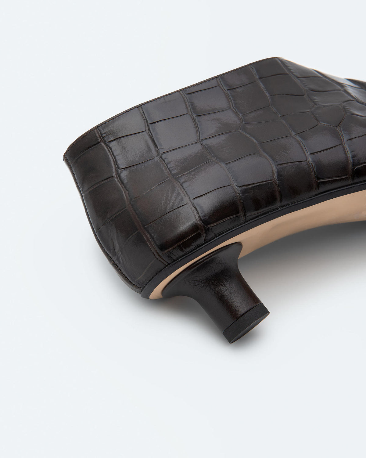 CROCODILE-EMBOSSED SLIM SHOE