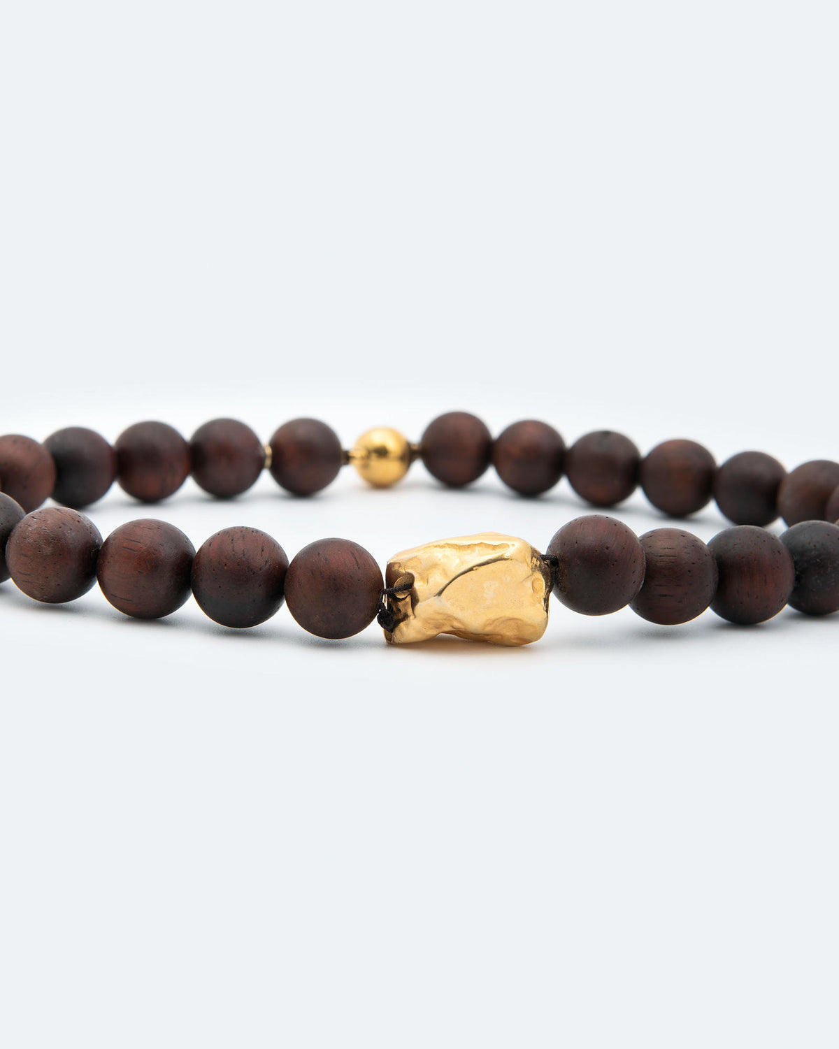 CHOKER NECKLACE WITH WOODEN BEADS