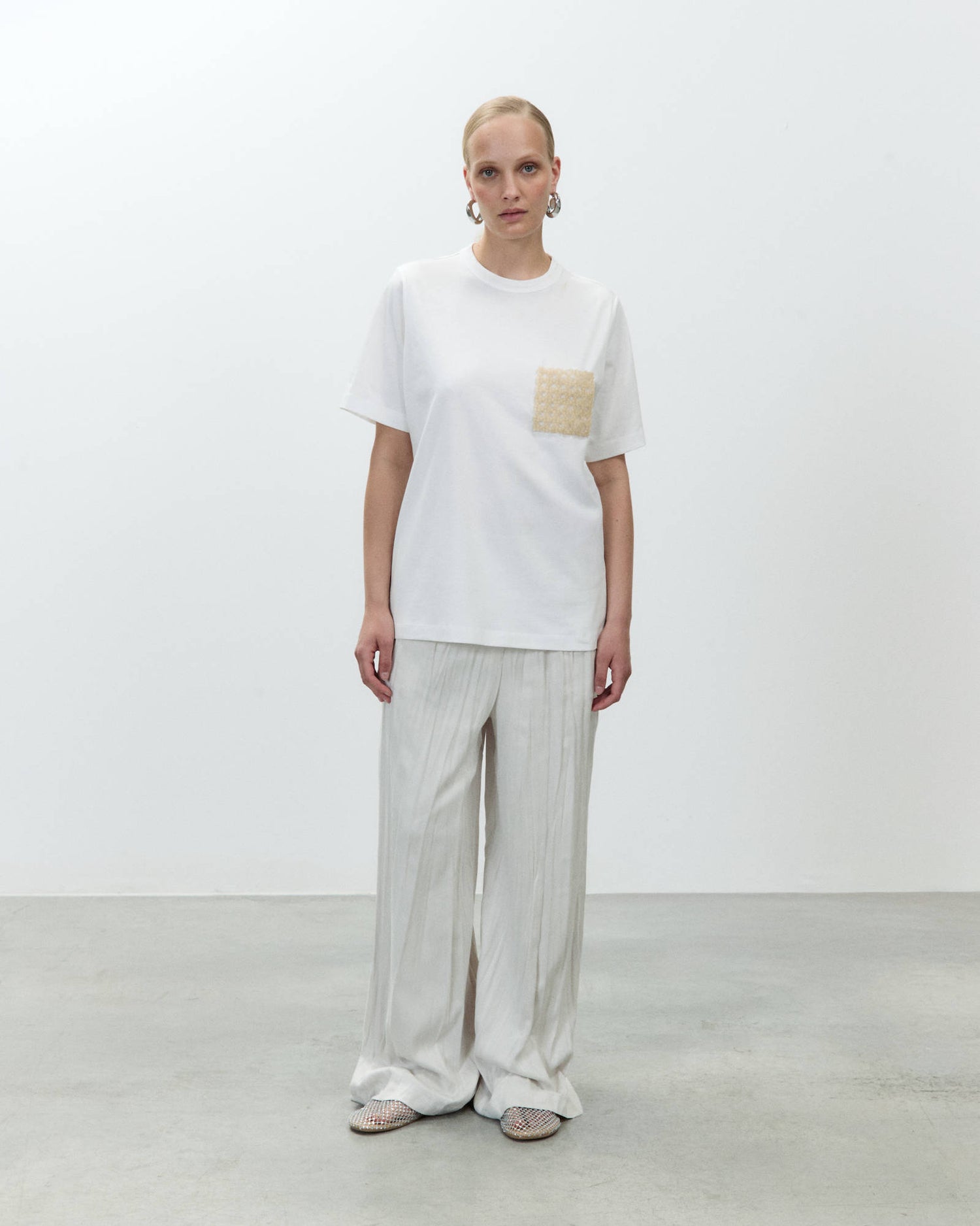 OVERSIZED EMBROIDERED T-SHIRT