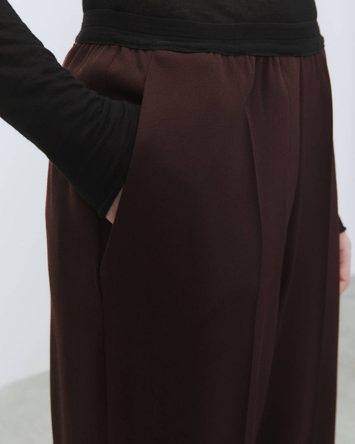 WOOL TROUSERS WITH ELASTIC