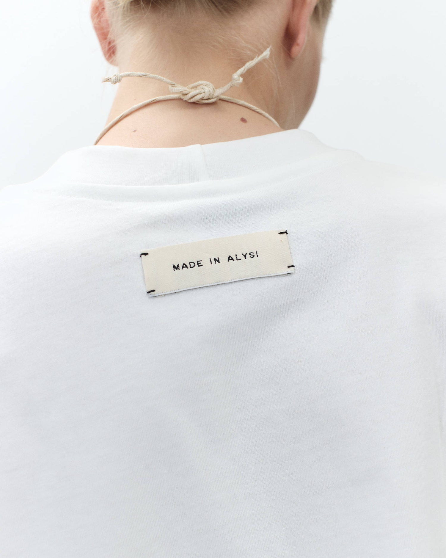 EMBROIDERED T-SHIRT WITH BOXY EMBROIDERY