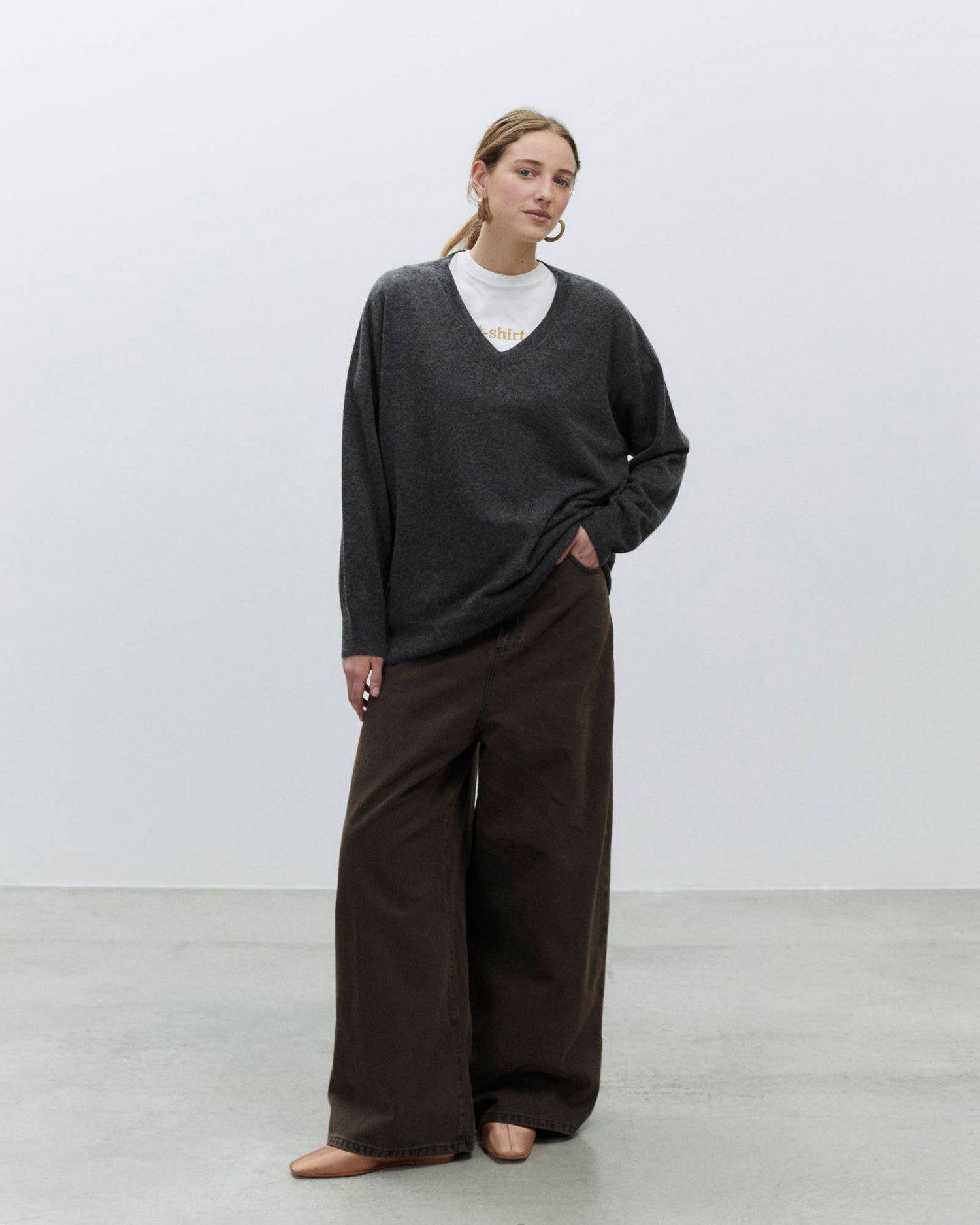 V-NECK CASHMERE SWEATER