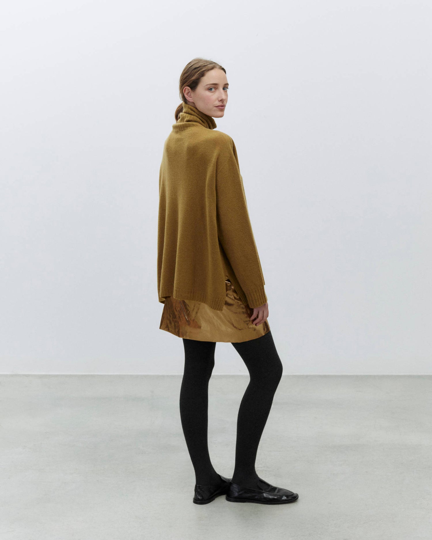 HIGH NECK CASHMERE SWEATER