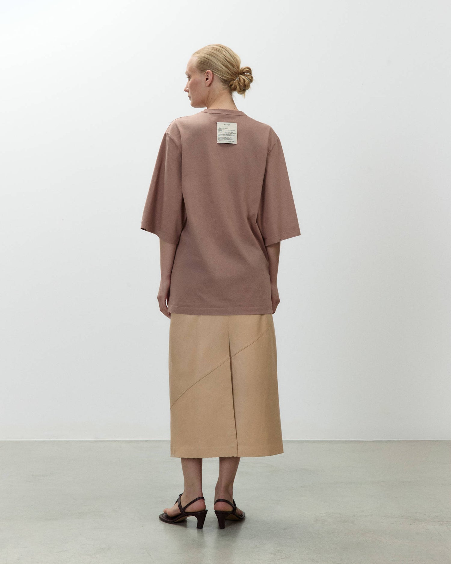 OVERSIZED EMBROIDERED T-SHIRT