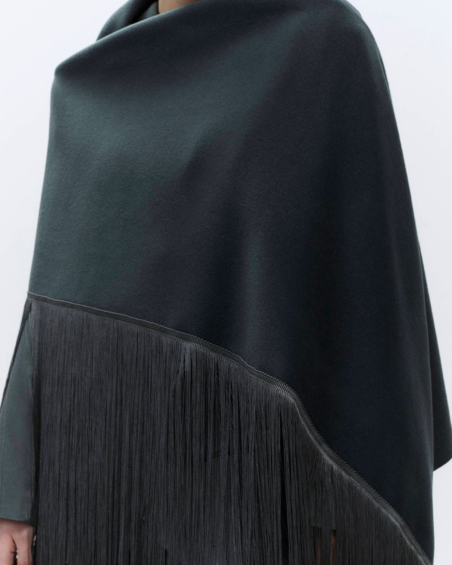 SCARF WITH FRINGES