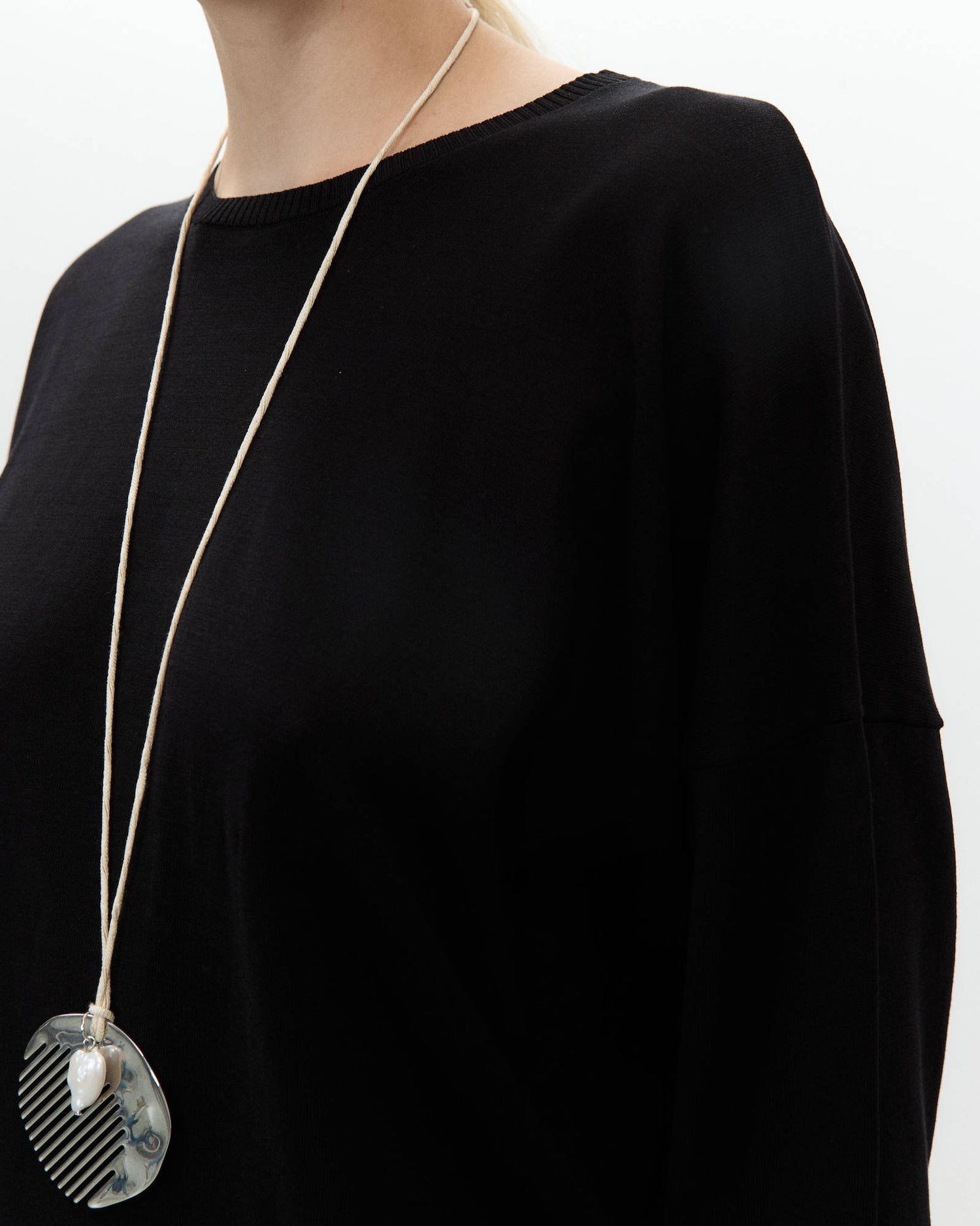 OVERSIZED KNIT SWEATER