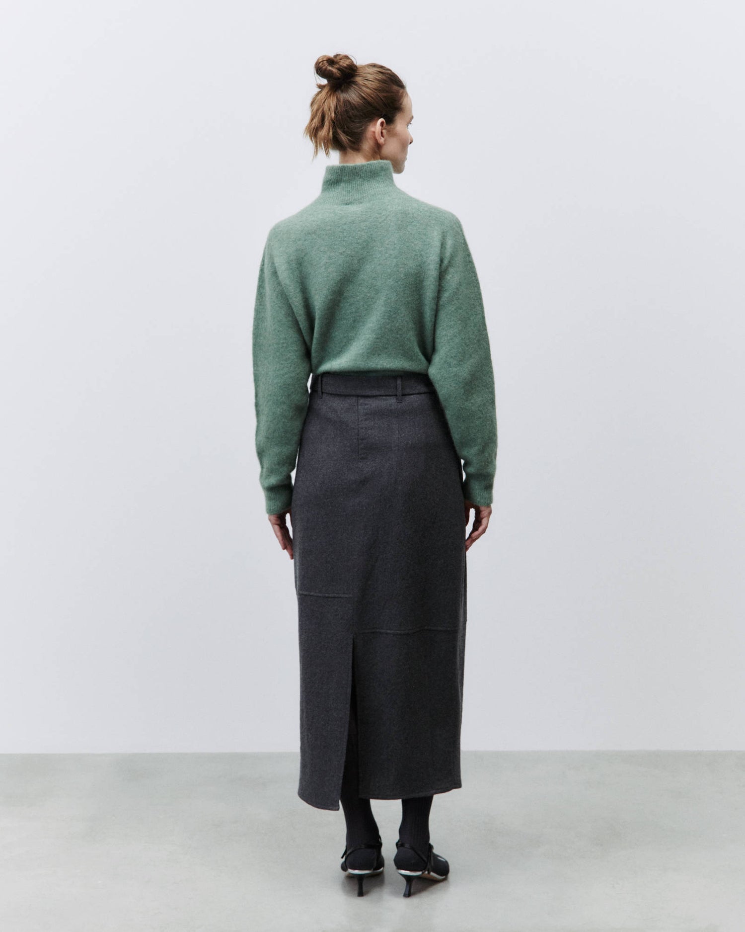 ASYMMETRIC LOUNGETTE WOOL SKIRT