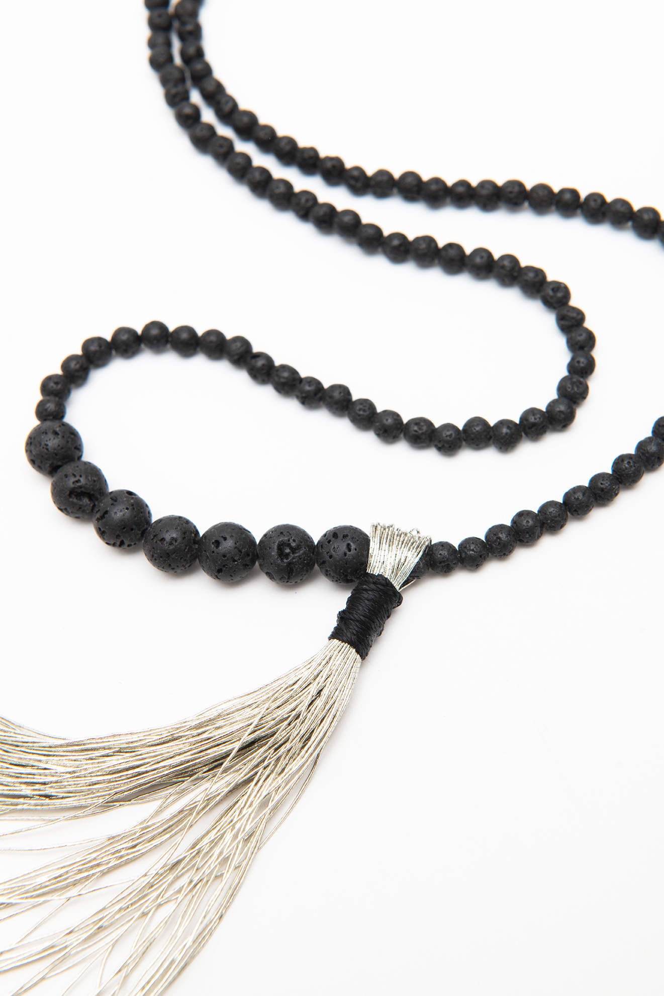 JEWELRY NECKLACE WITH TASSEL Black