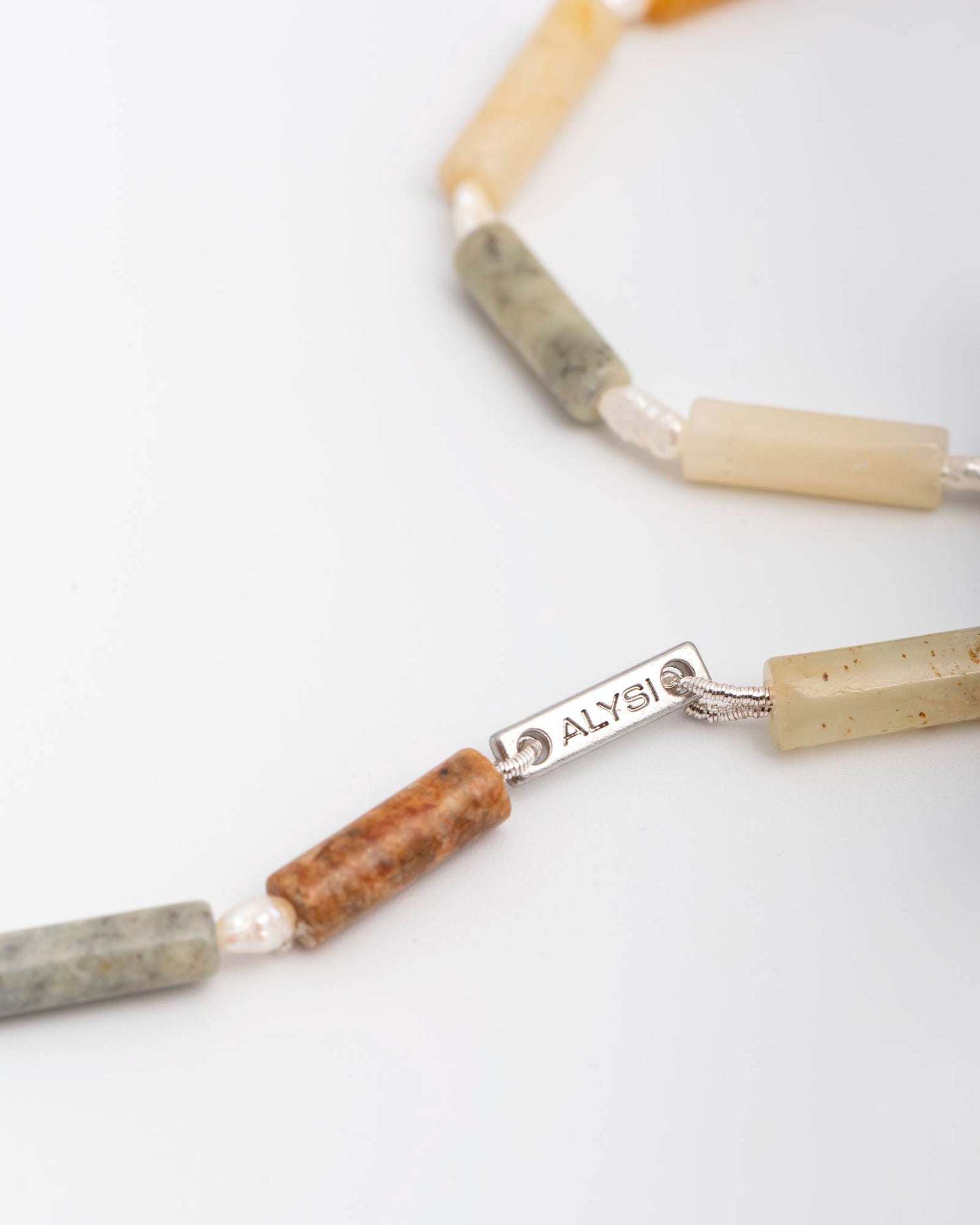 LONG NECKLACE WITH COLORED STONES