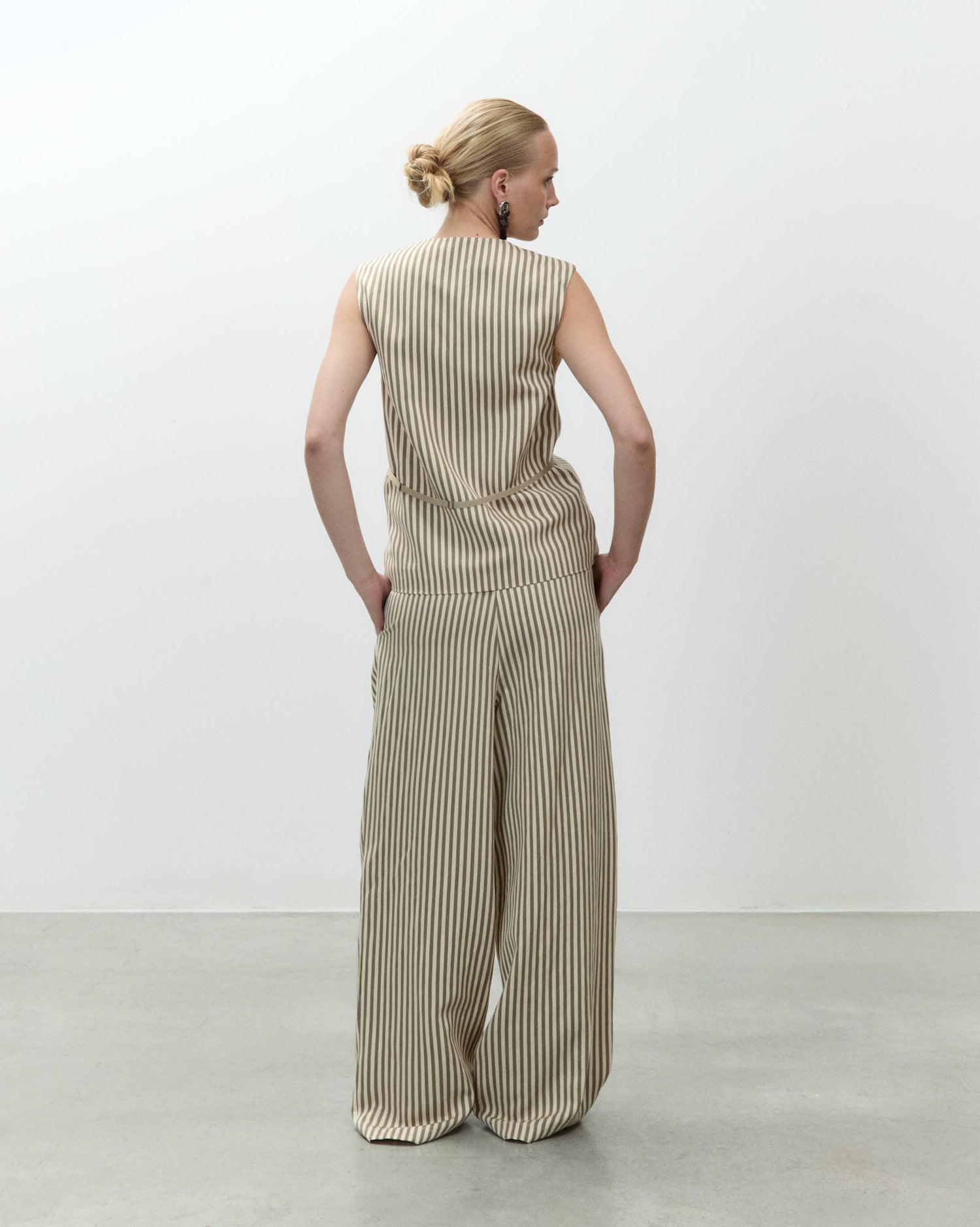 STRIPED TROUSERS WITH PLEATS