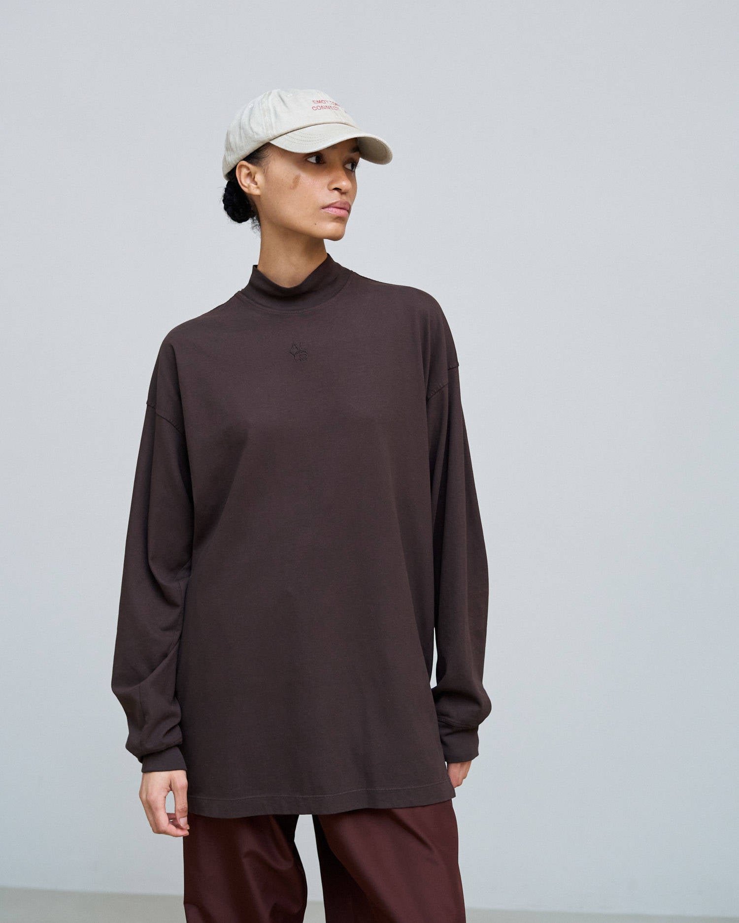 Choco EMBROIDERY LONG SLEEVE T-SHIRT