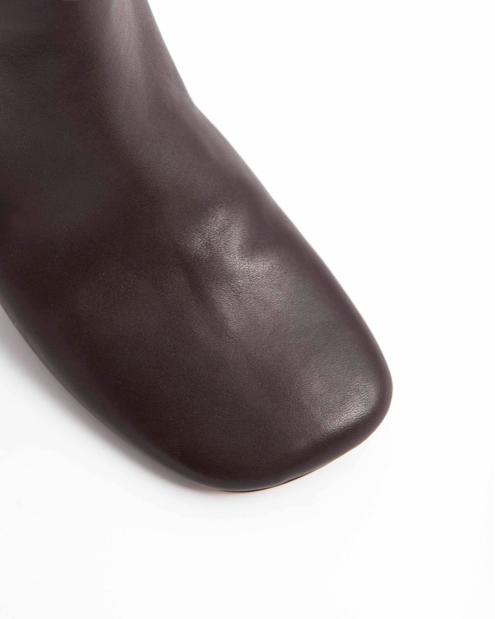 HIGH BOOT WITH SQUARE HEEL