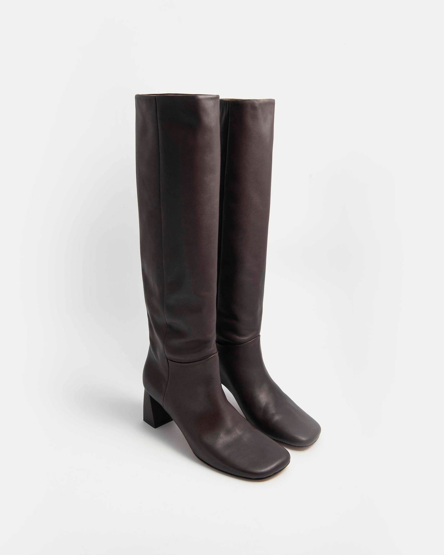 HIGH BOOT WITH SQUARE HEEL