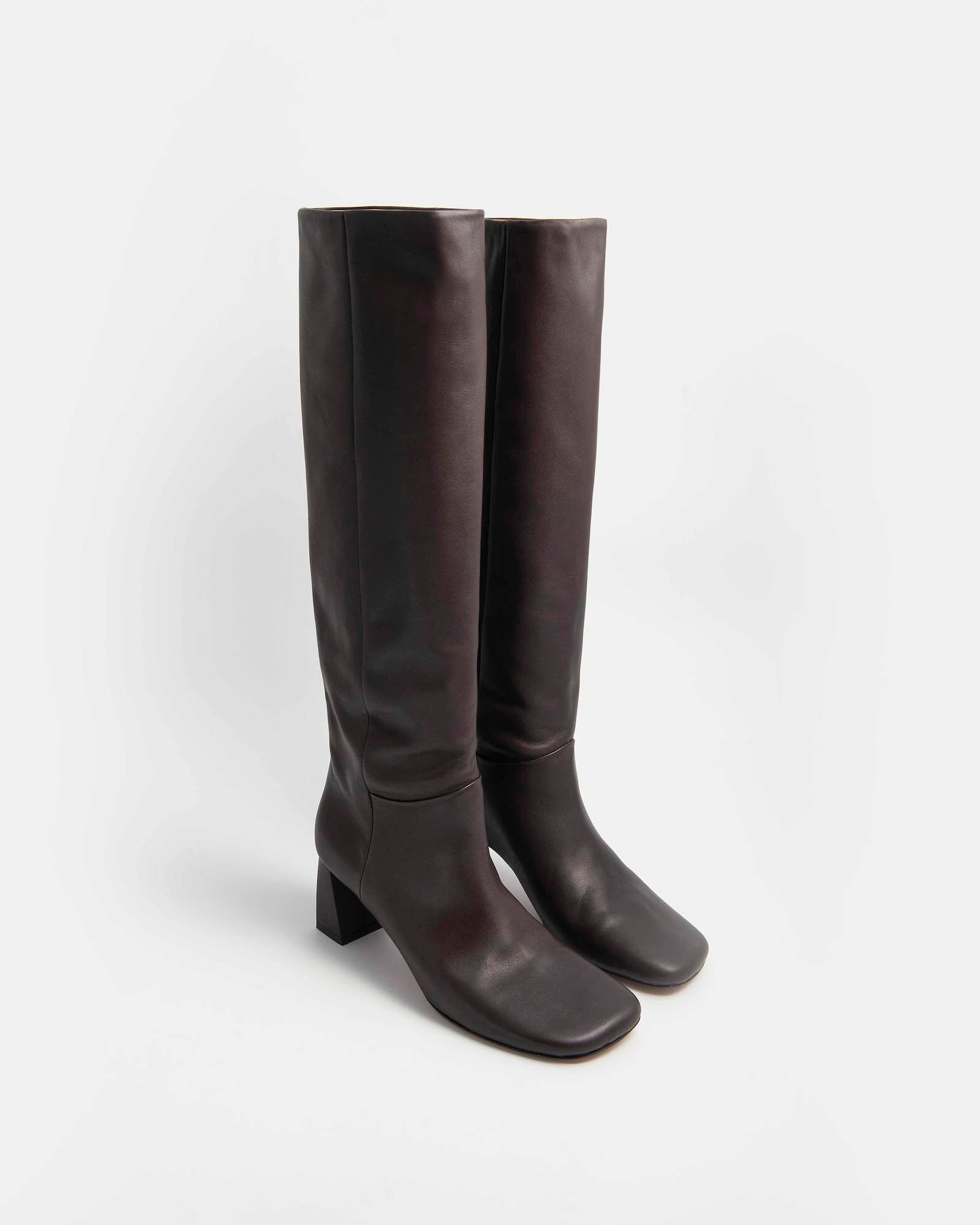 HIGH BOOT WITH SQUARE HEEL