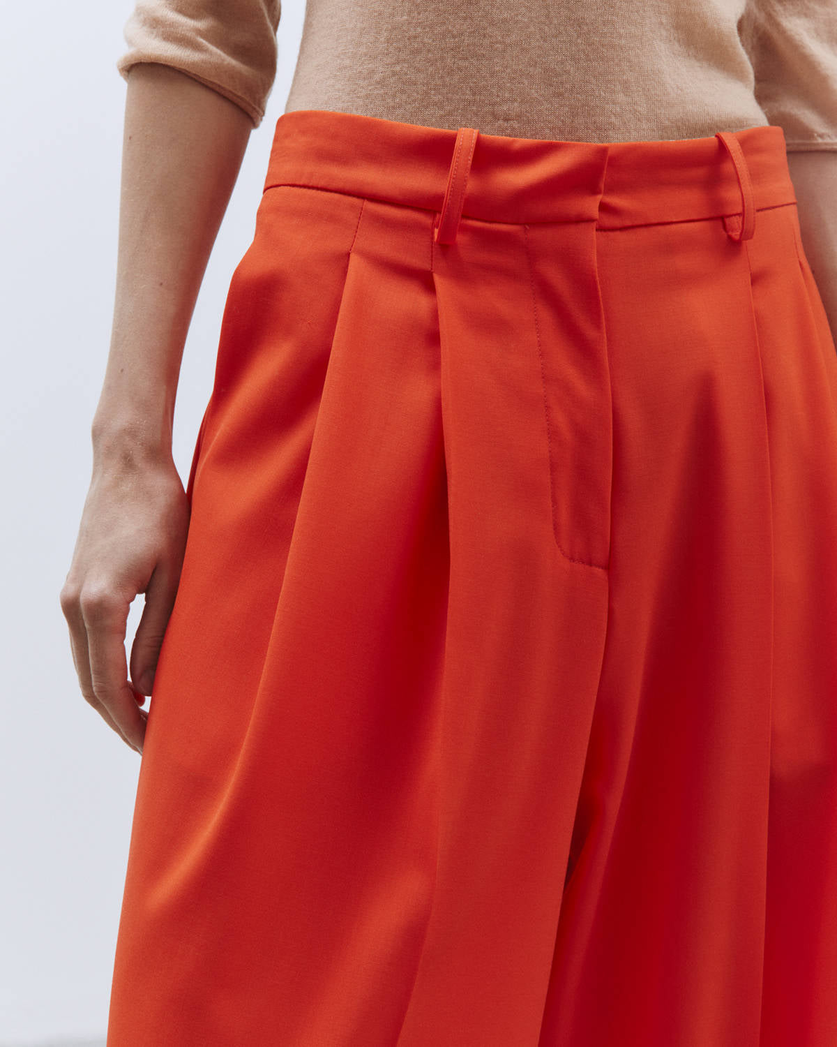 RED PLEAT PANTS