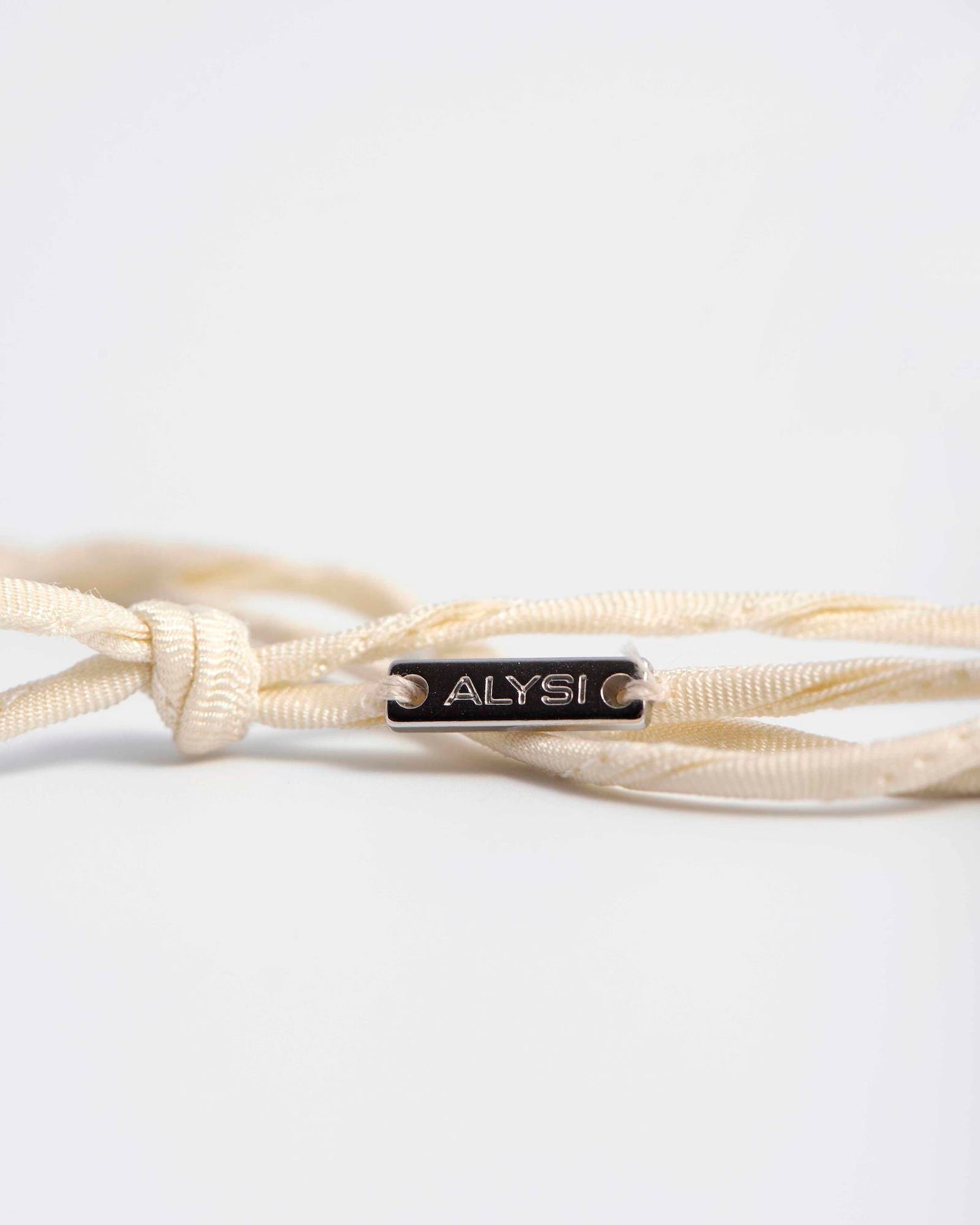 NECKLACE WITH IRREGULAR ELEMENT