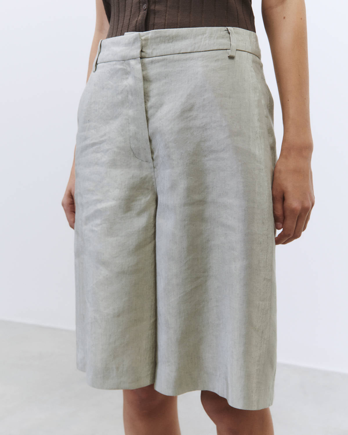 TAILORED LINEN BERMUDA SAGE