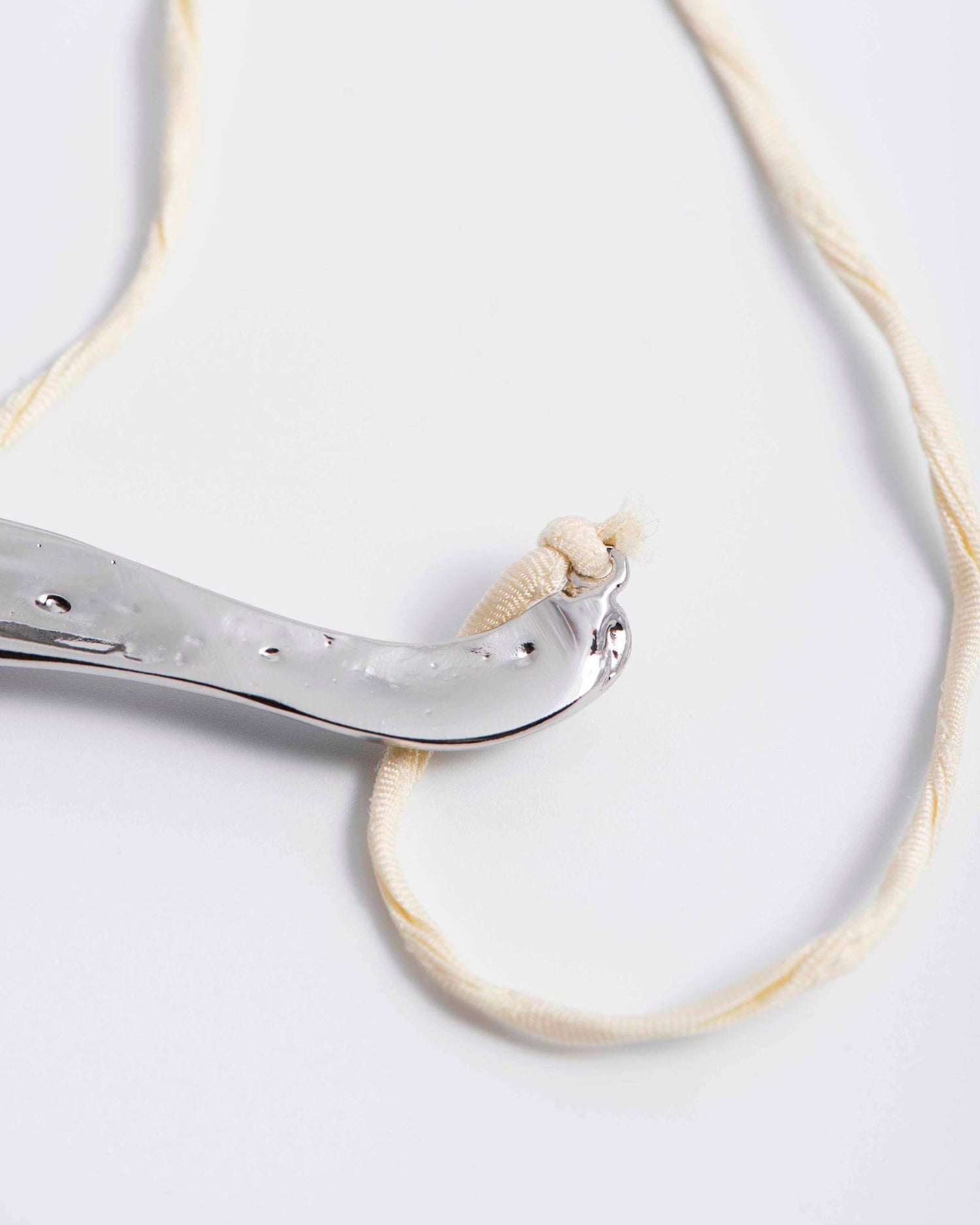 NECKLACE WITH IRREGULAR ELEMENT