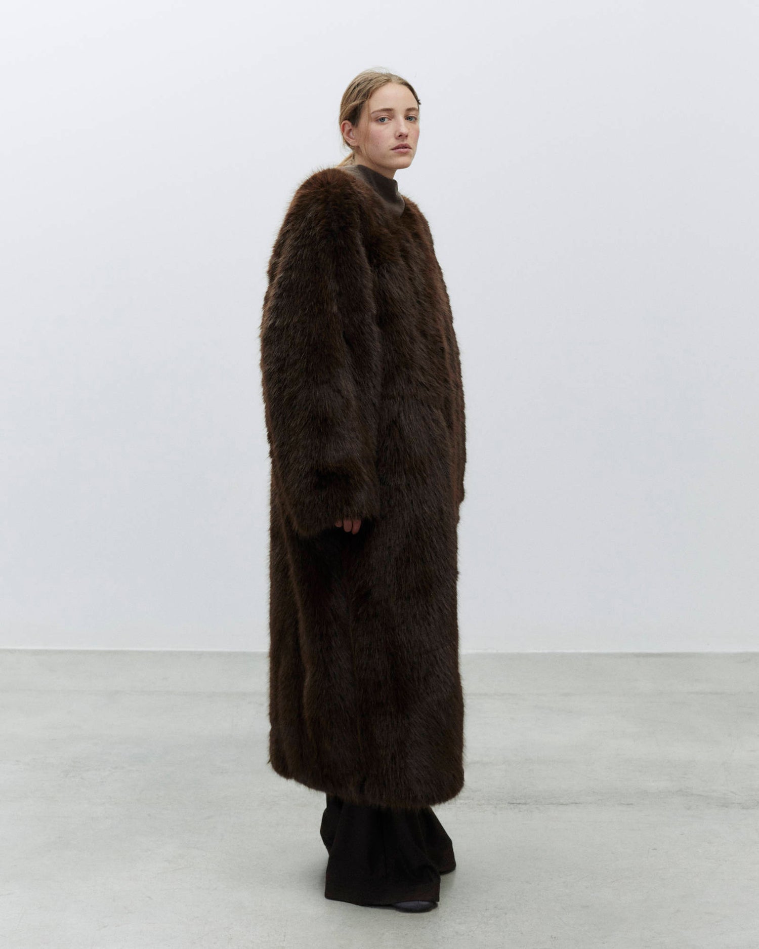 LONG FUR COAT