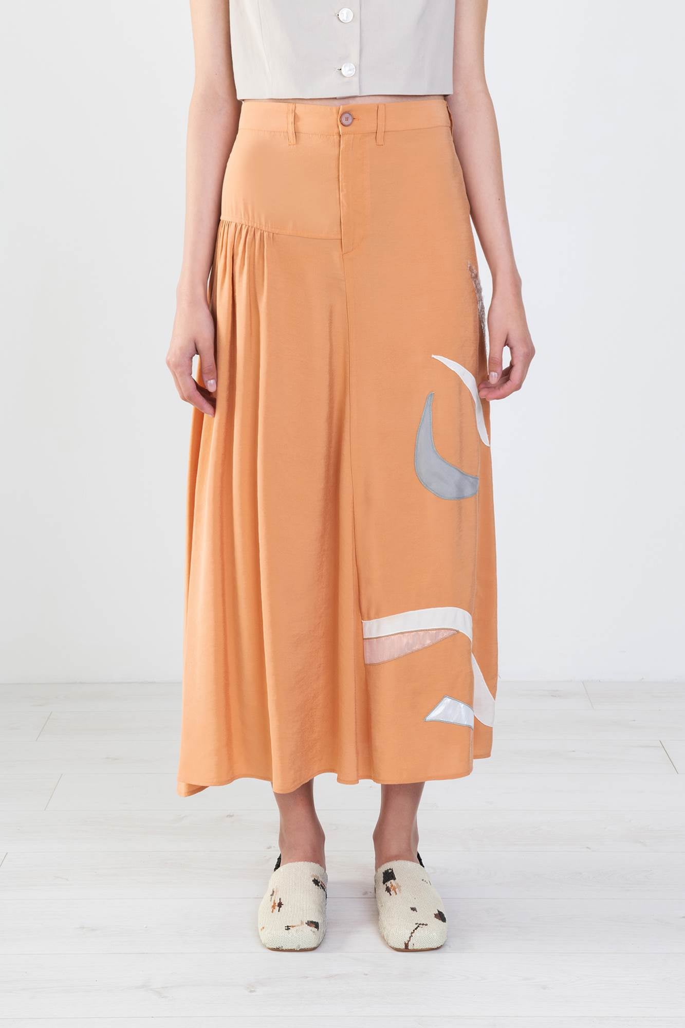 ASYMMETRIC SKIRT WITH EMBROIDERY PATCH