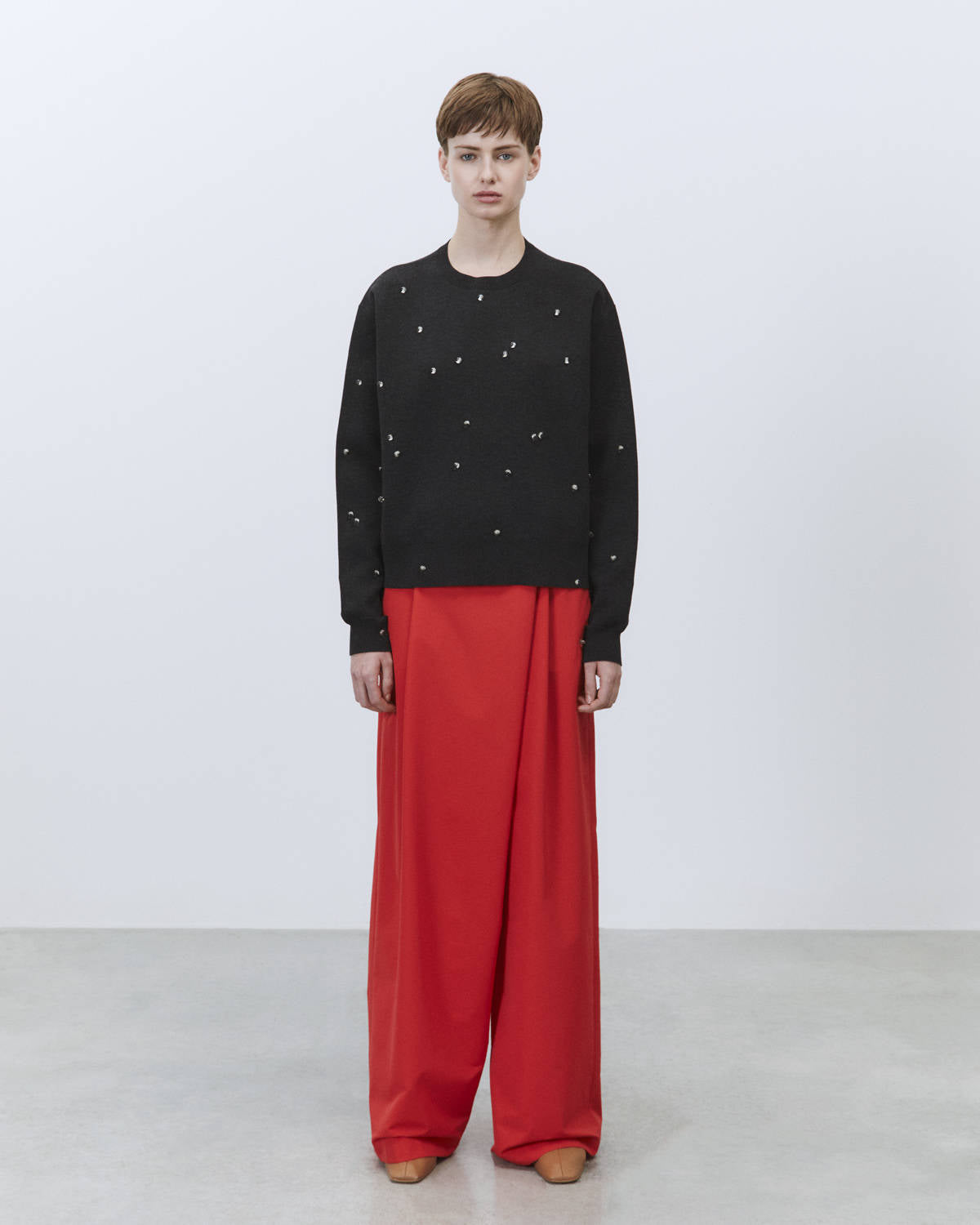 KNITTED SWEATSHIRT WITH EMBROIDERY