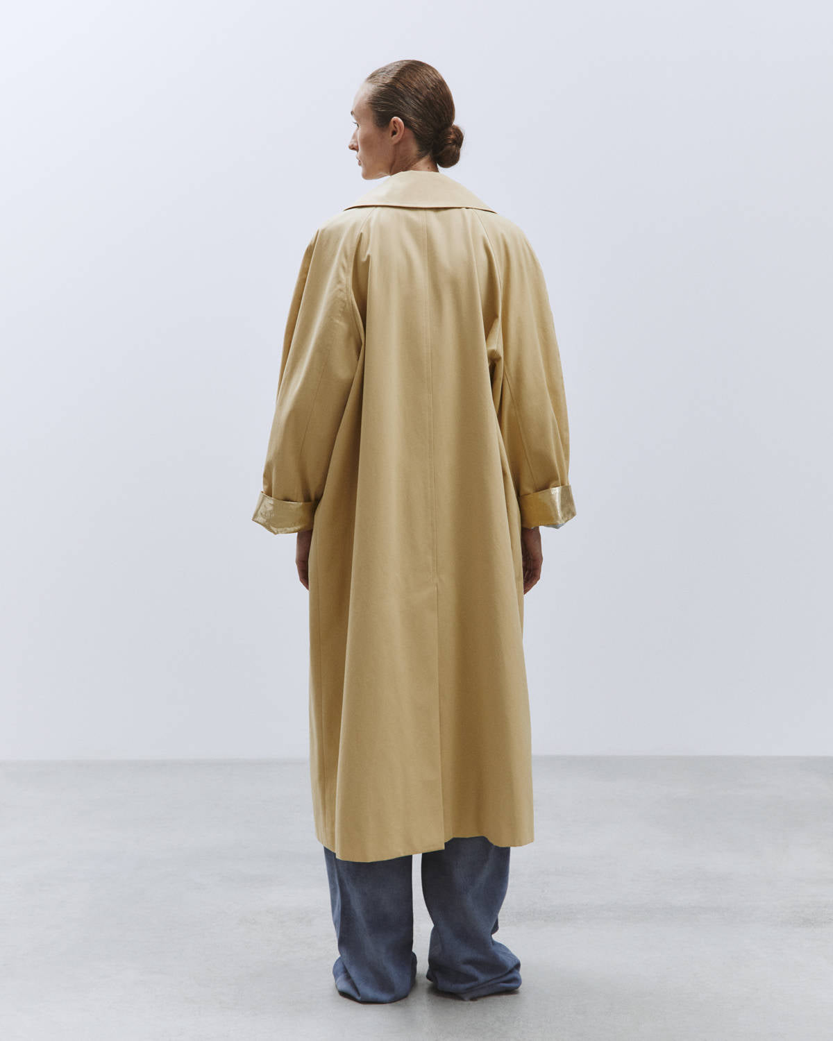 GOLD SAFARI LONG TRENCH WITH CONTRASTS