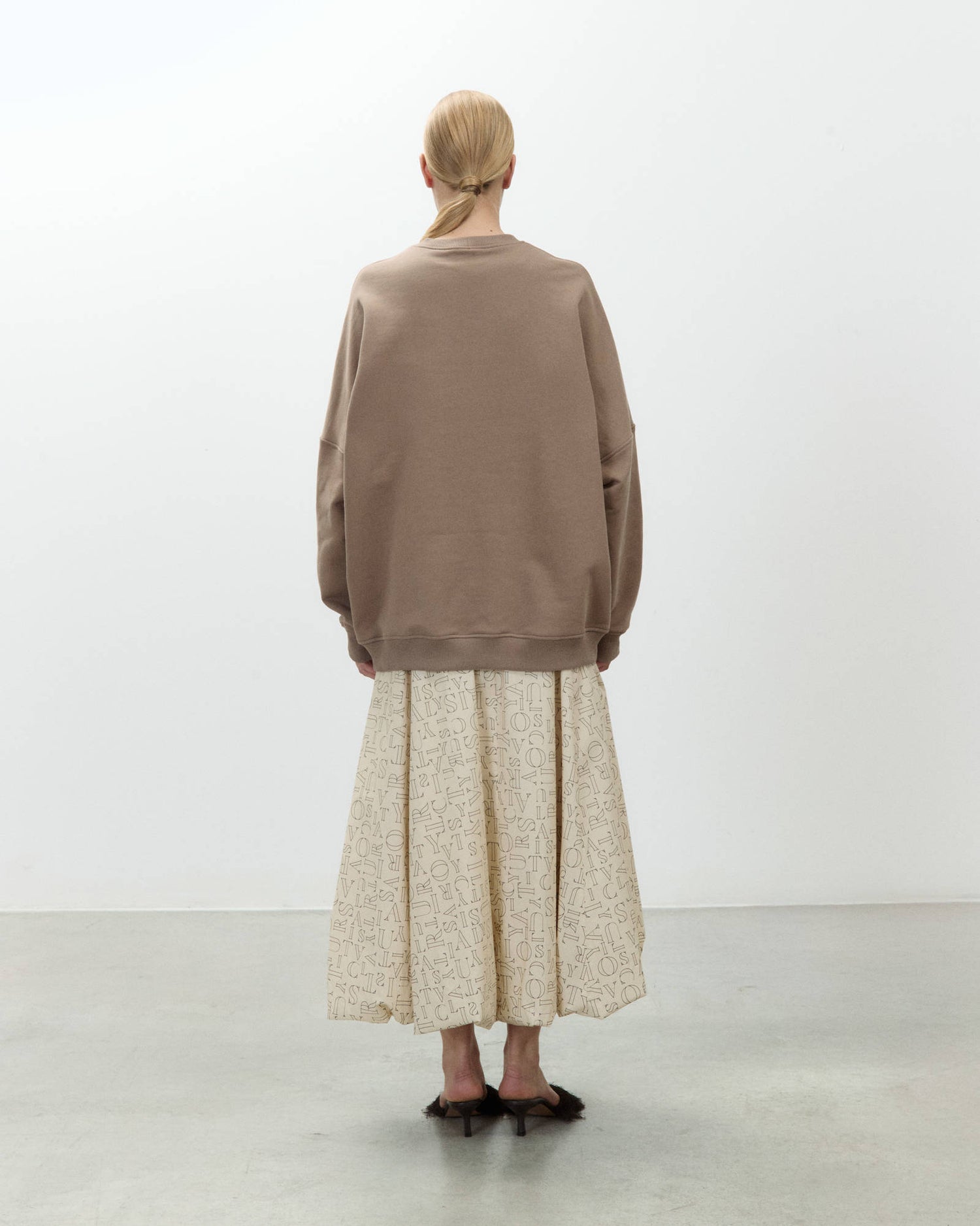 OVERSIZED CREW NECK SWEATSHIRT