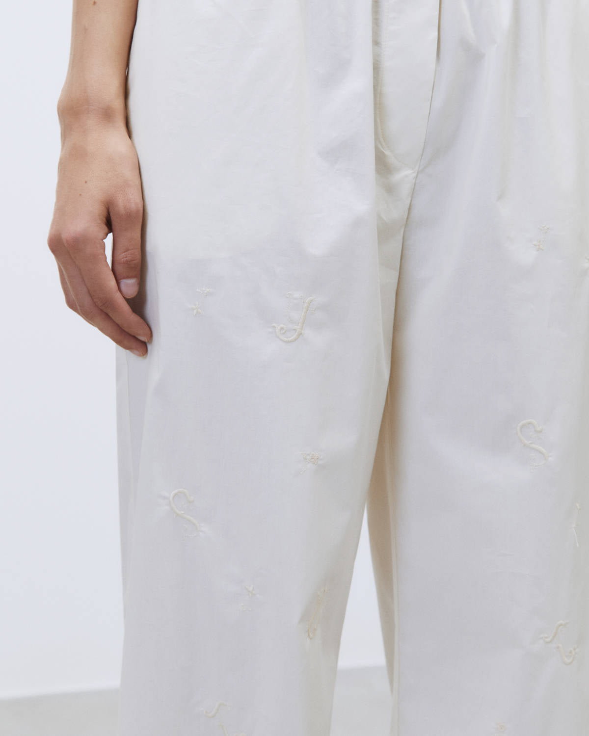 POPLIN TROUSERS EMBROIDERY CURIOSITY MERINGUE