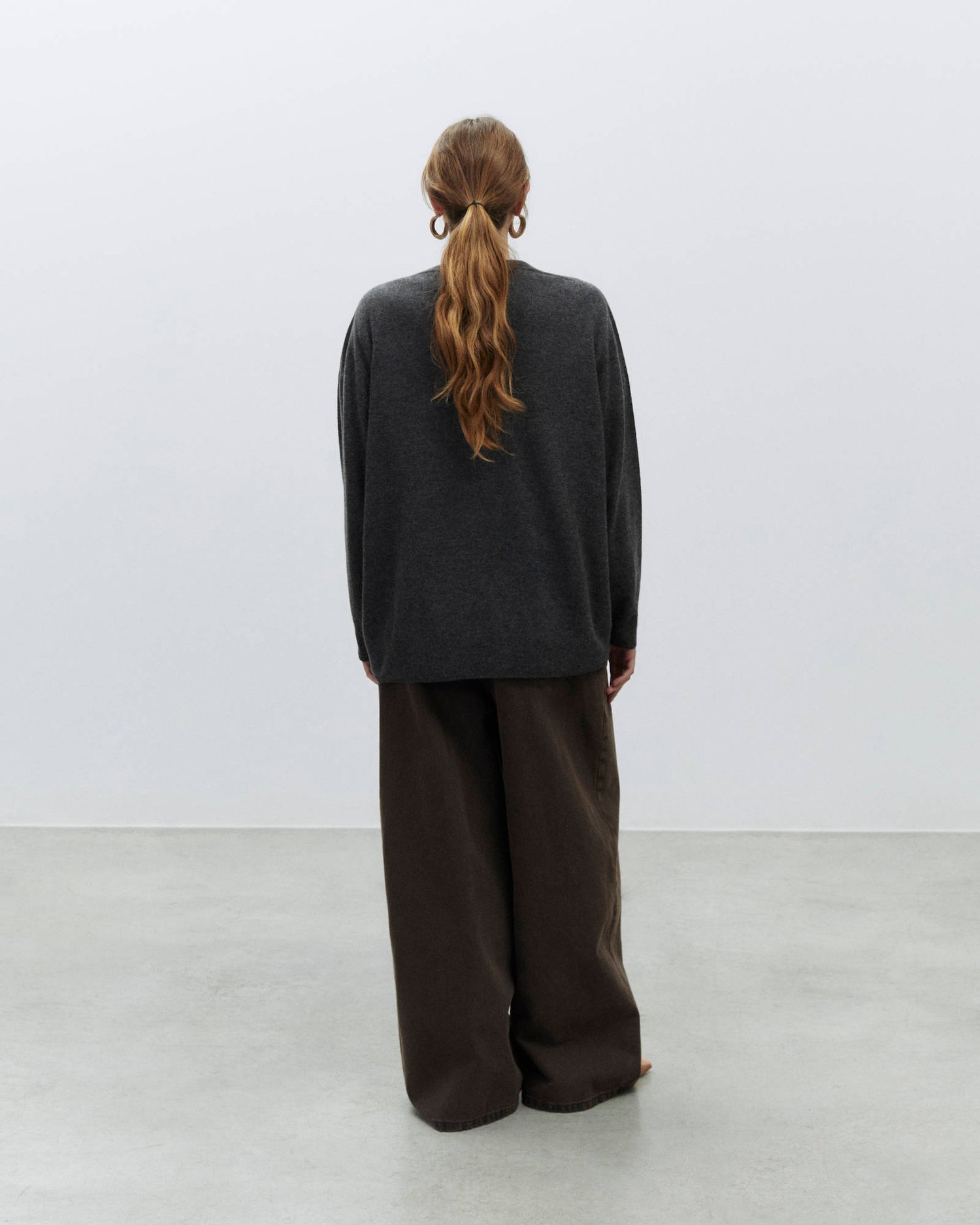 V-NECK CASHMERE SWEATER