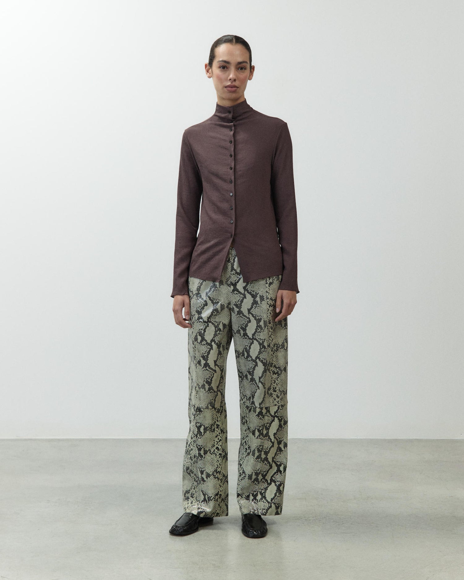 TOP IN VISCOSA CON BOTTONI