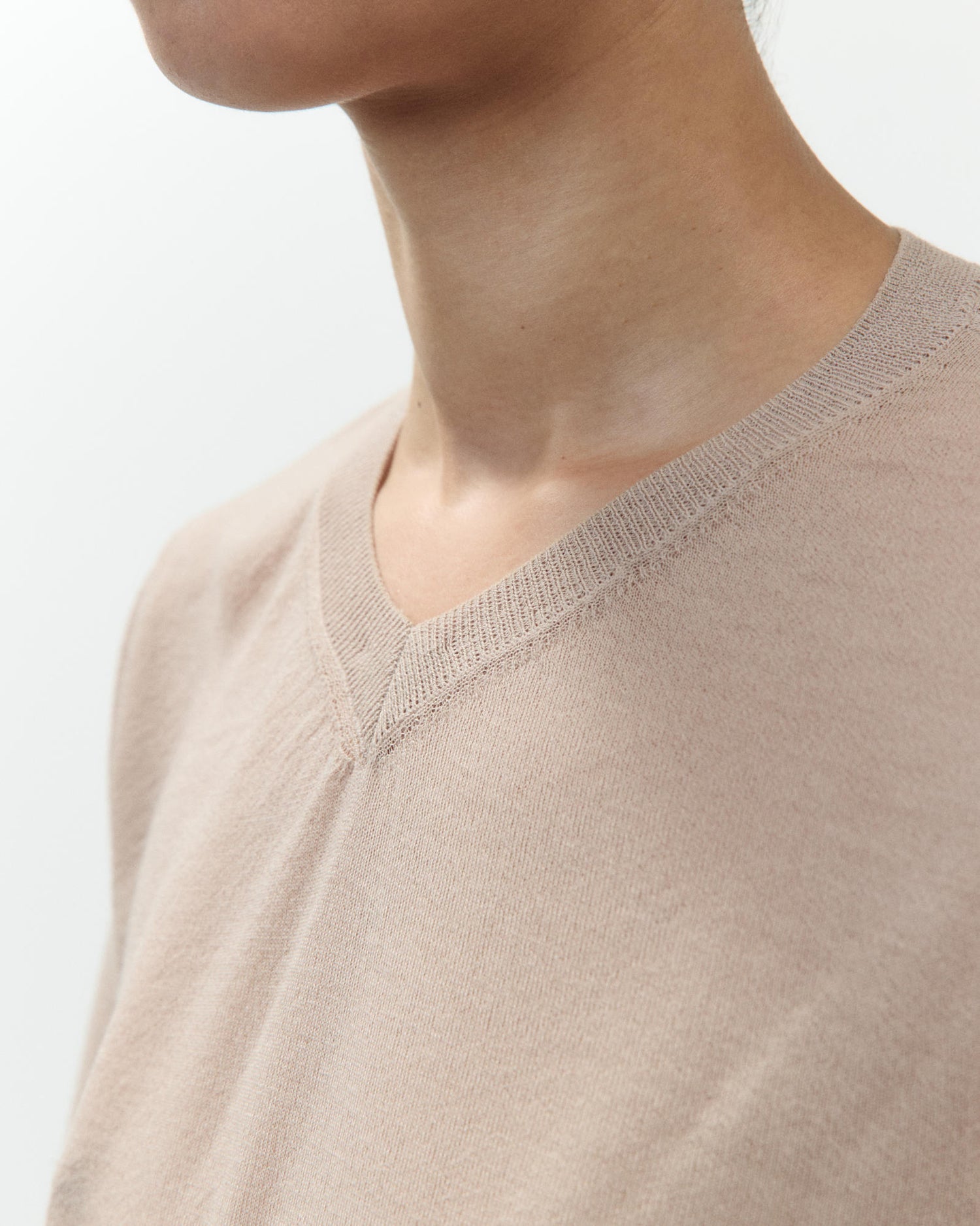 MAGLIA SCOLLO A V LIGHT WOOL