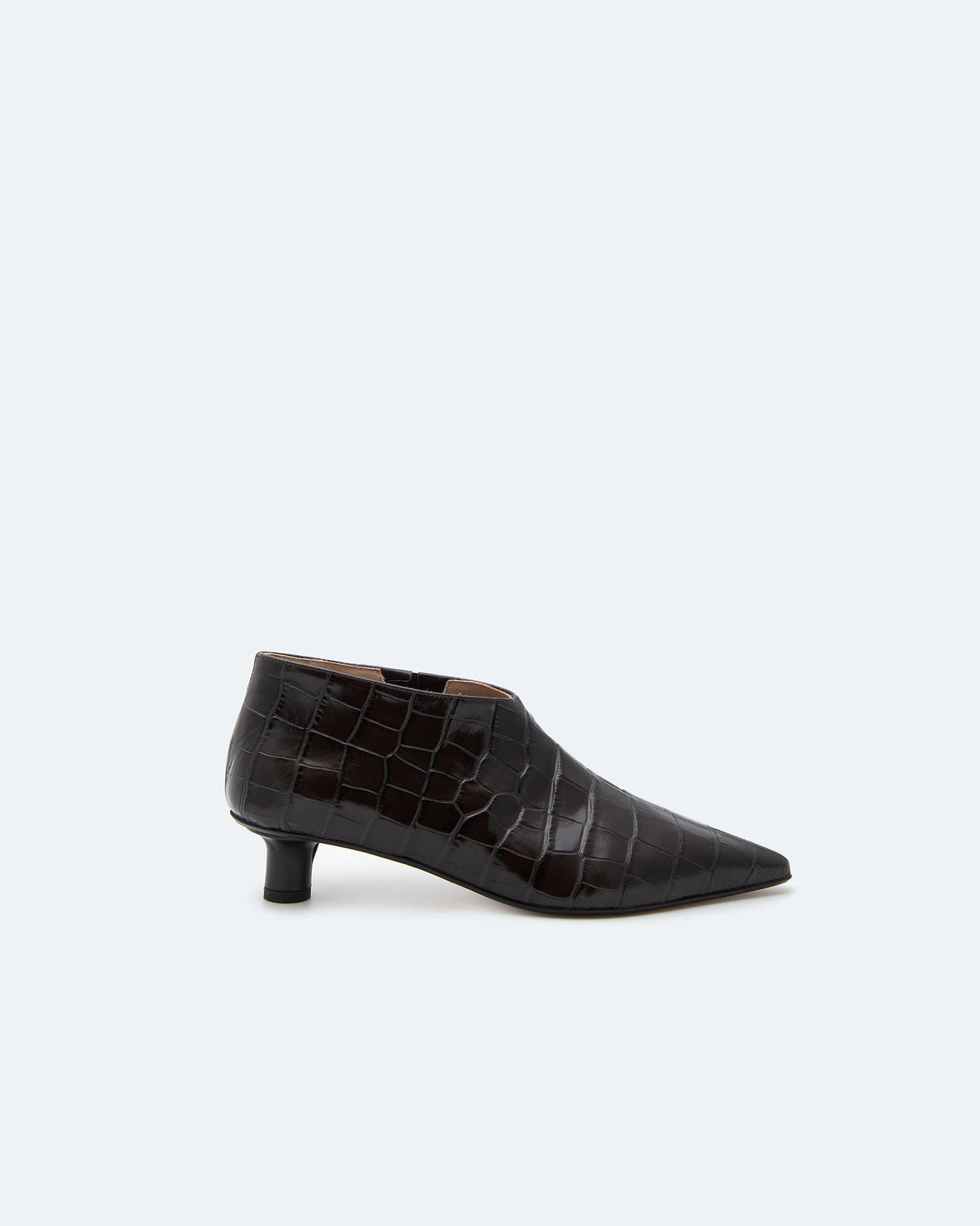 CROCODILE-EMBOSSED SLIM SHOE