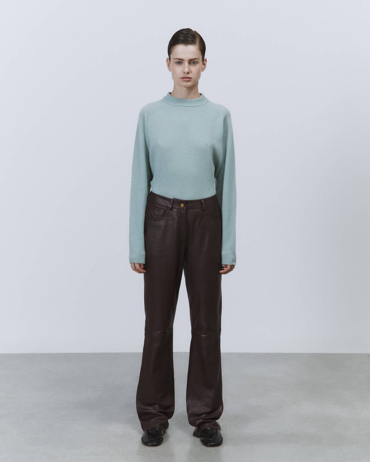 FIVE LEATHER POCKETS