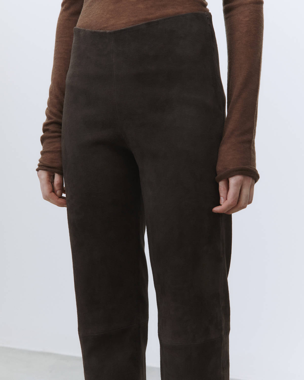 PANTALONI SLIM IN SUEDE
