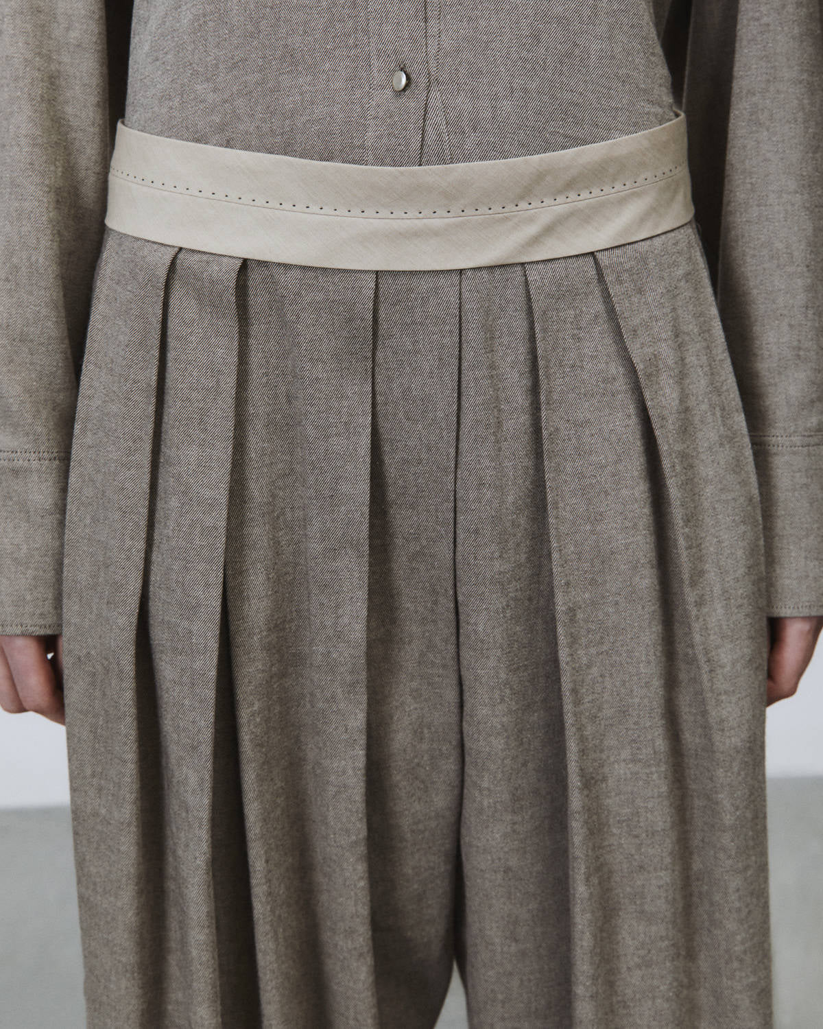TAILORED PLEATED FLANNEL TROUSERS