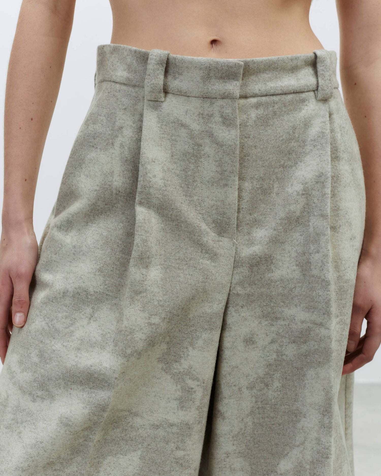 SCRAPED WOOL BERMUDA